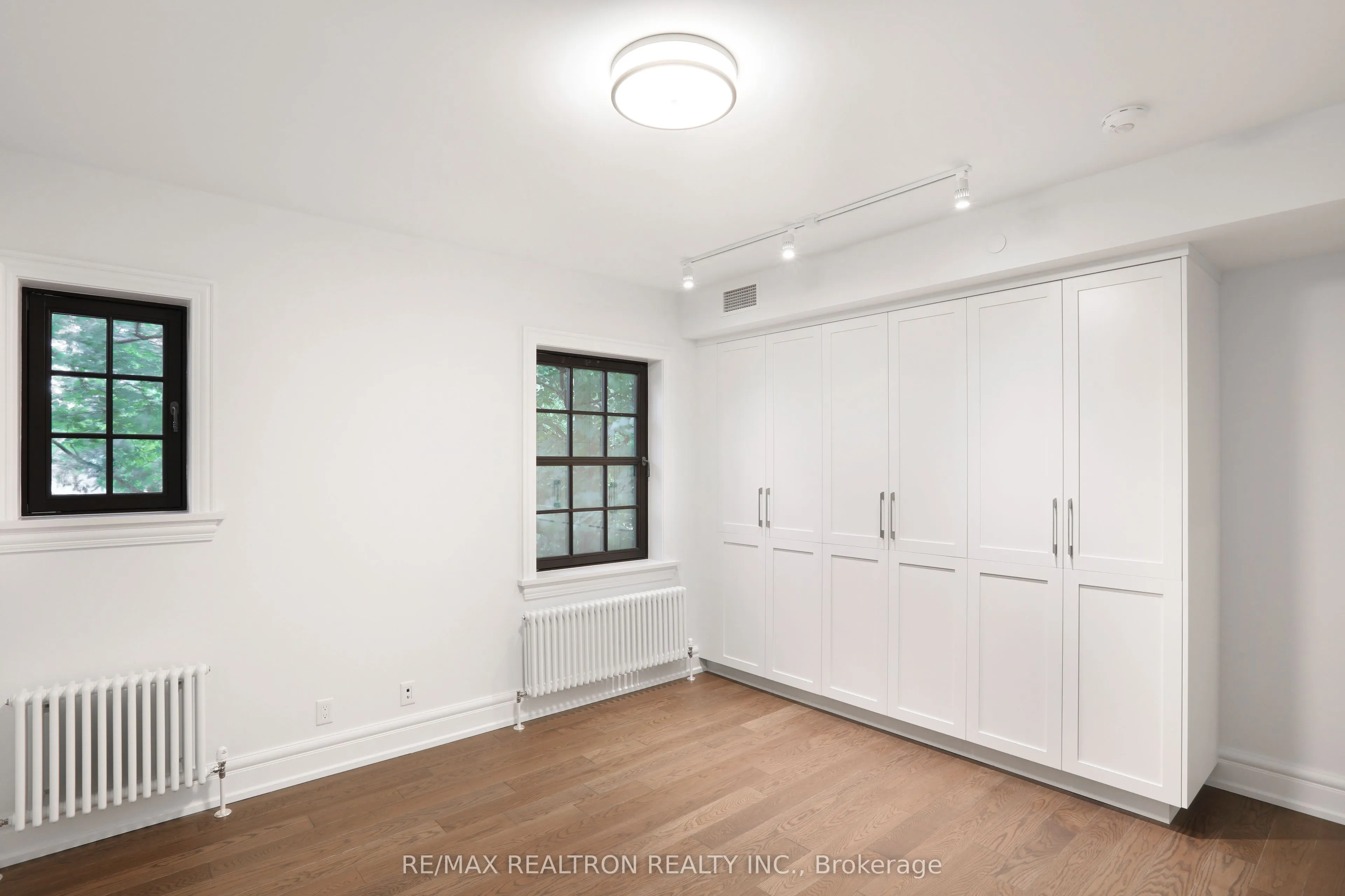 2 Clarendon Avenue, #208