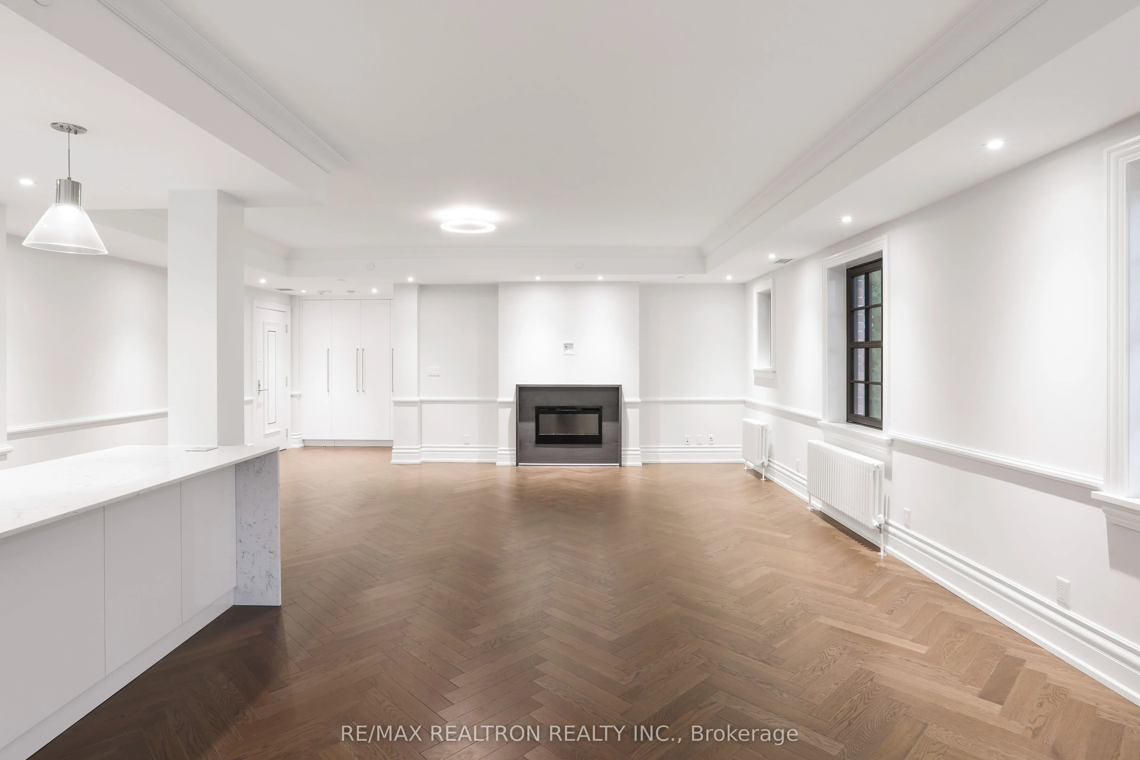 2 Clarendon Avenue, #208