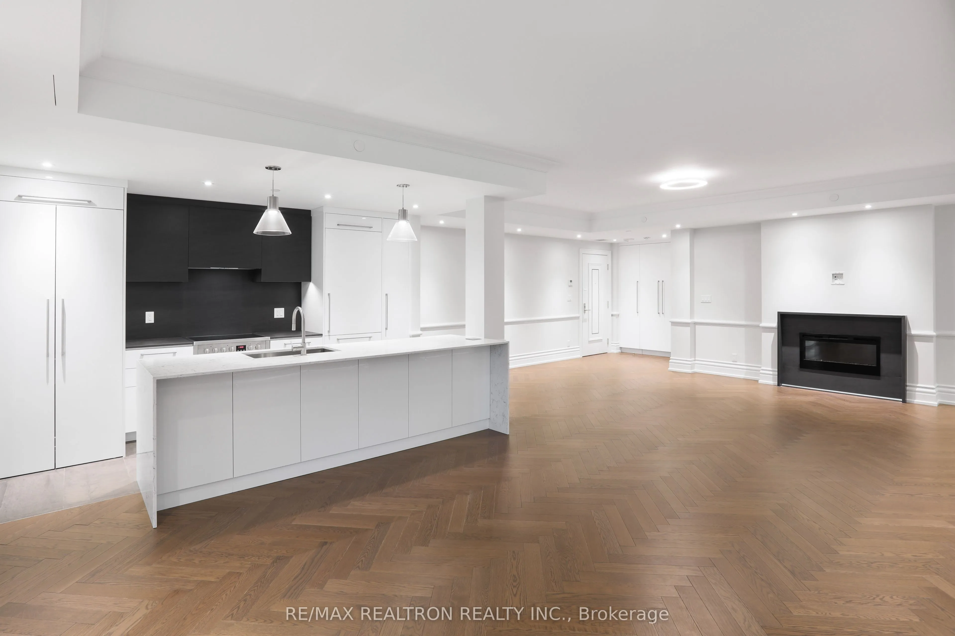 2 Clarendon Avenue, #208