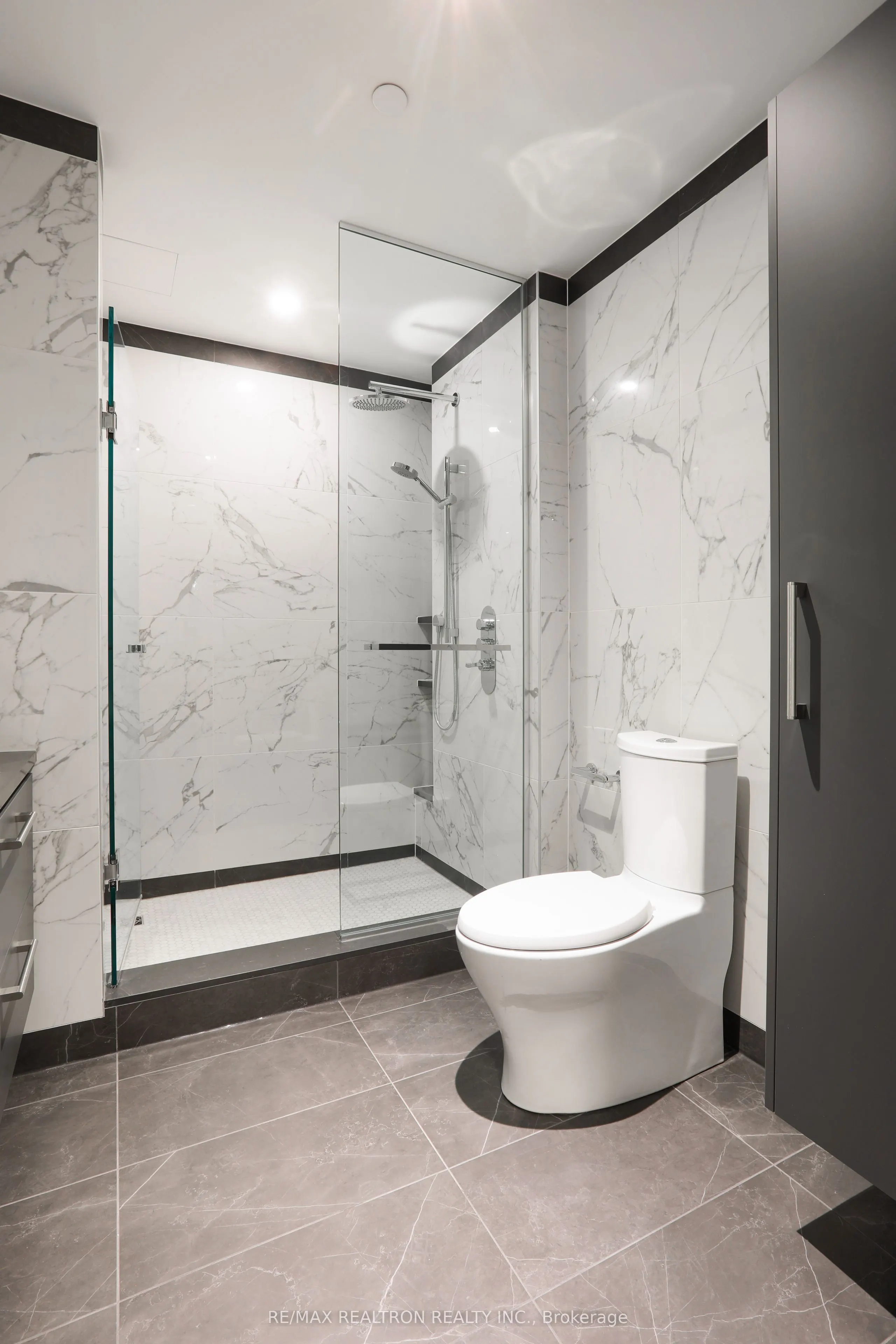 2 Clarendon Avenue, #208