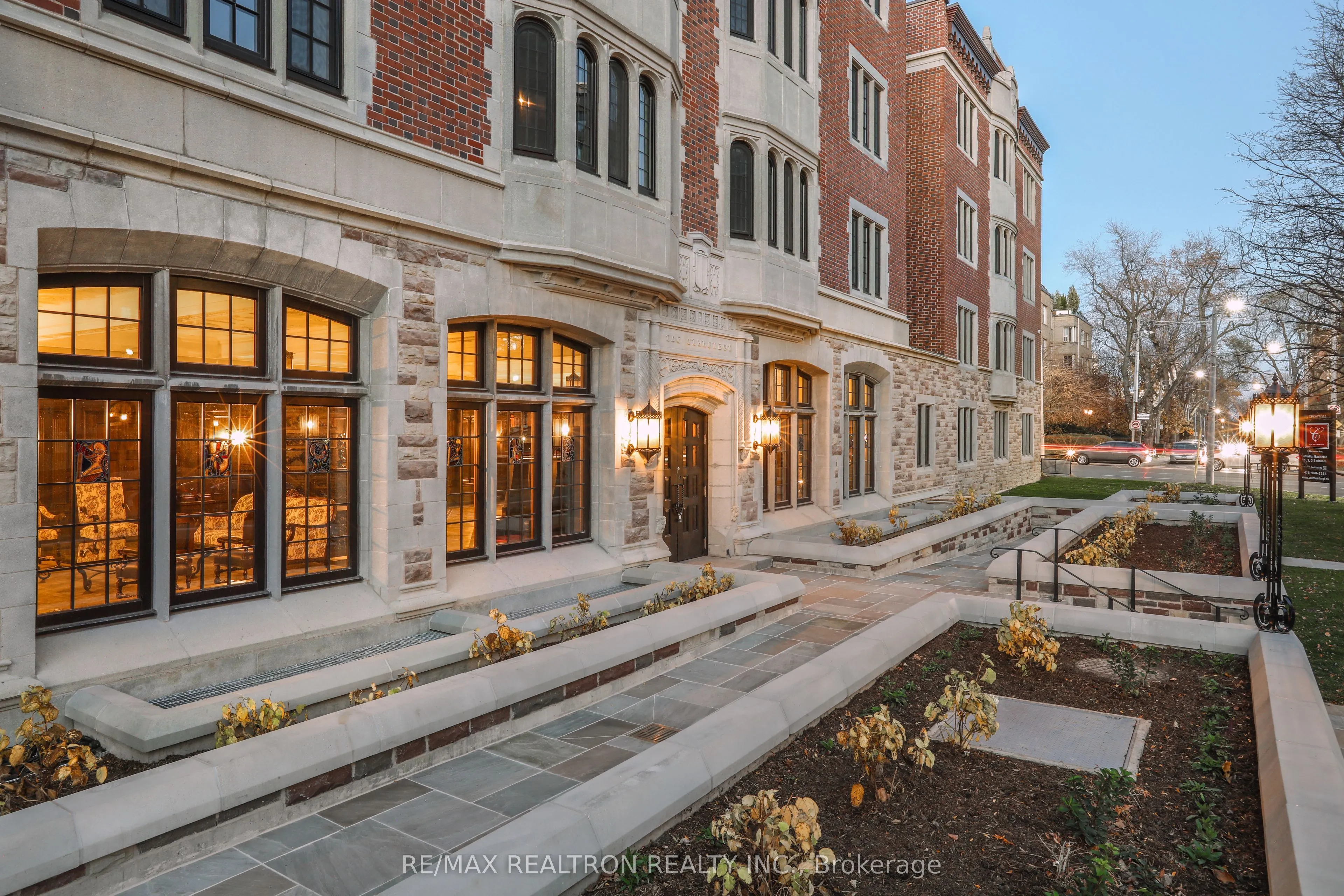 2 Clarendon Avenue, #208