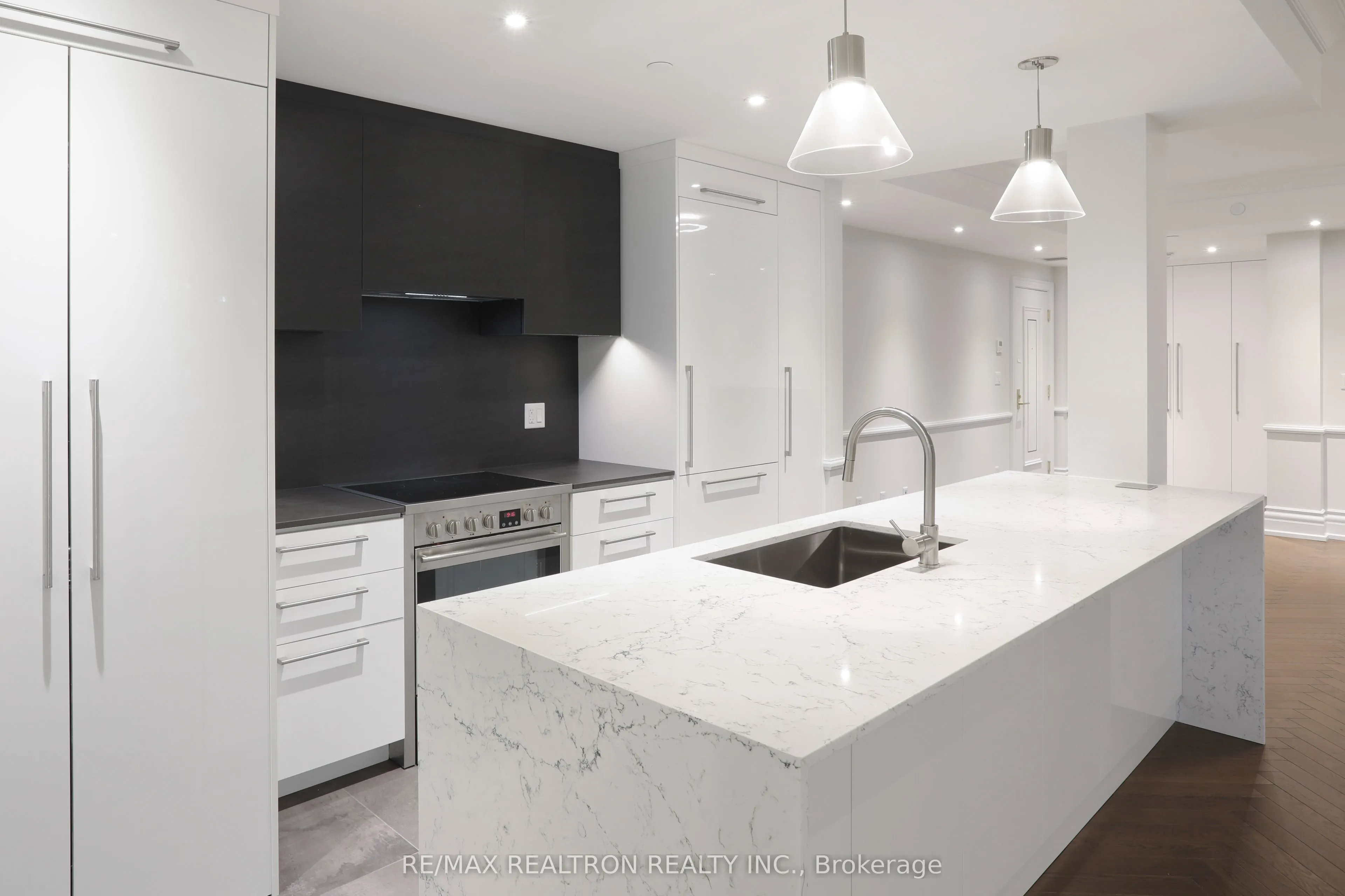 2 Clarendon Avenue, #208