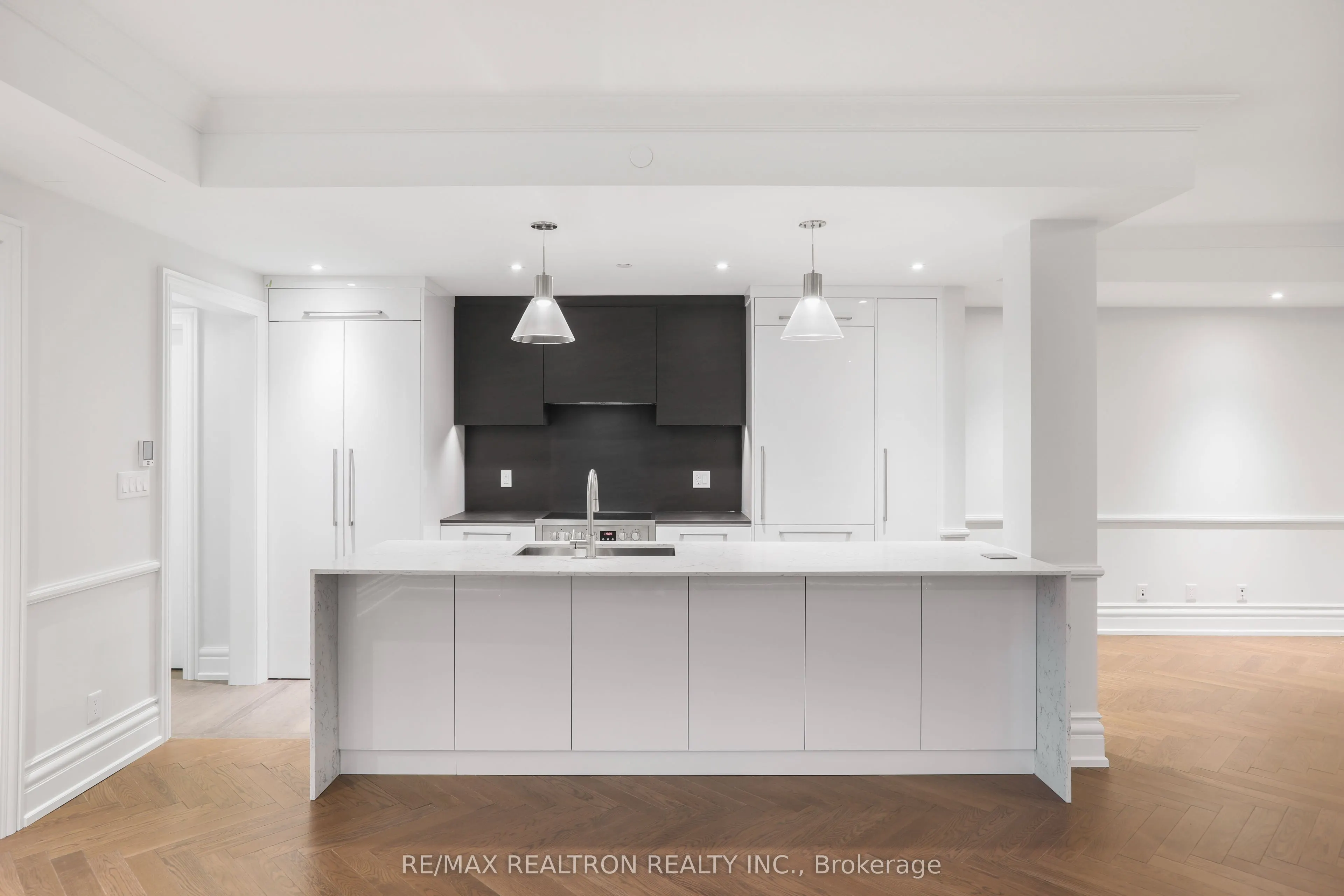 2 Clarendon Avenue, #208