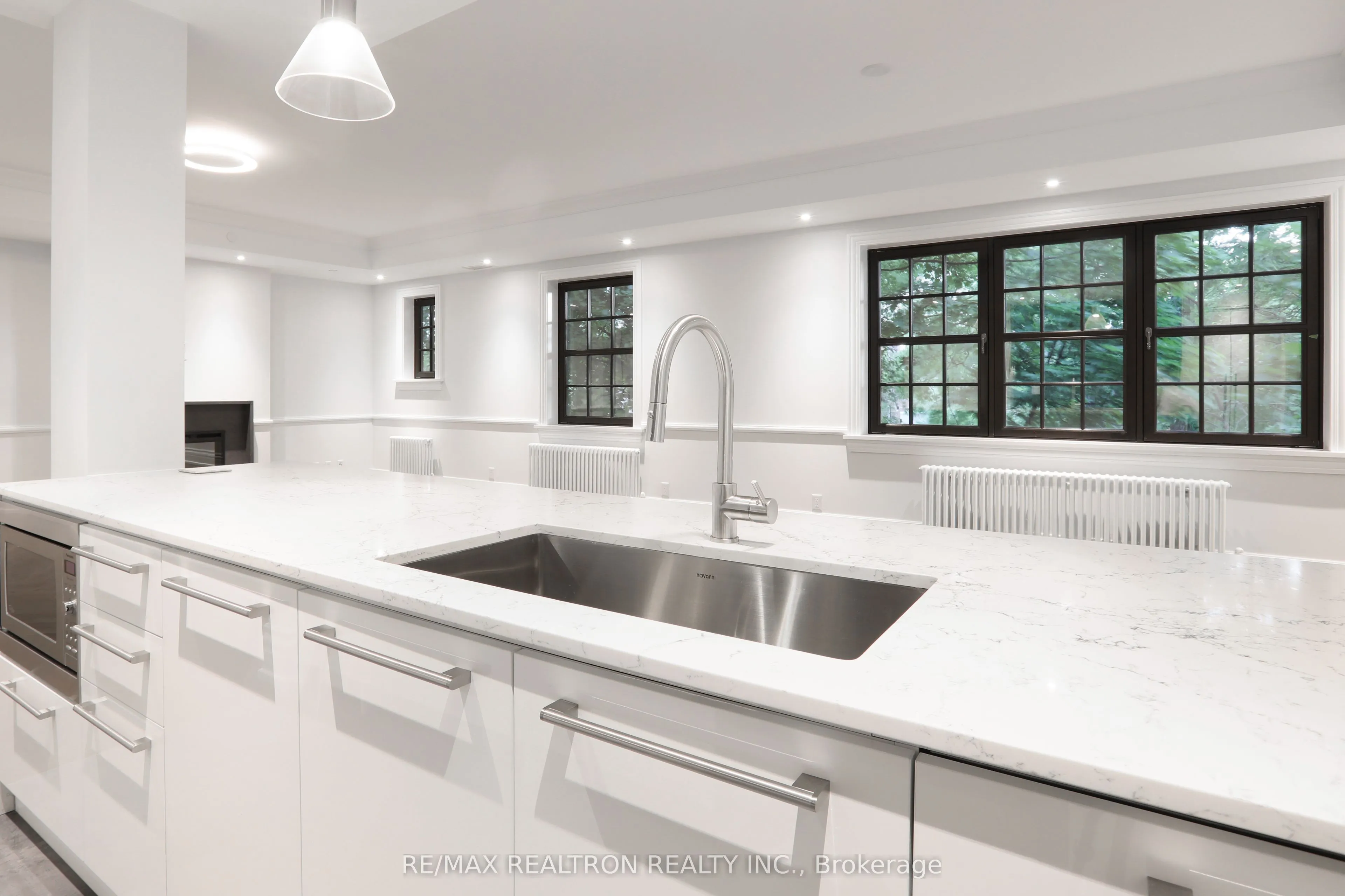 2 Clarendon Avenue, #208