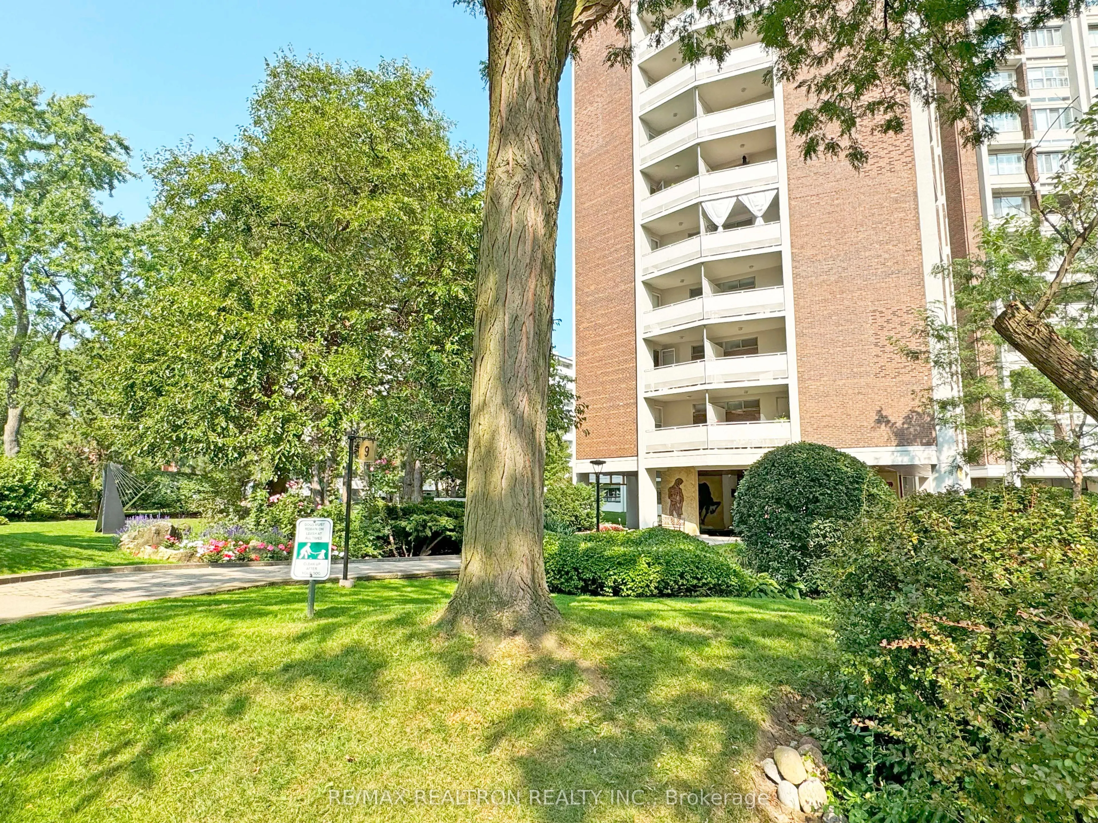 9 Deer Park Crescent, #601