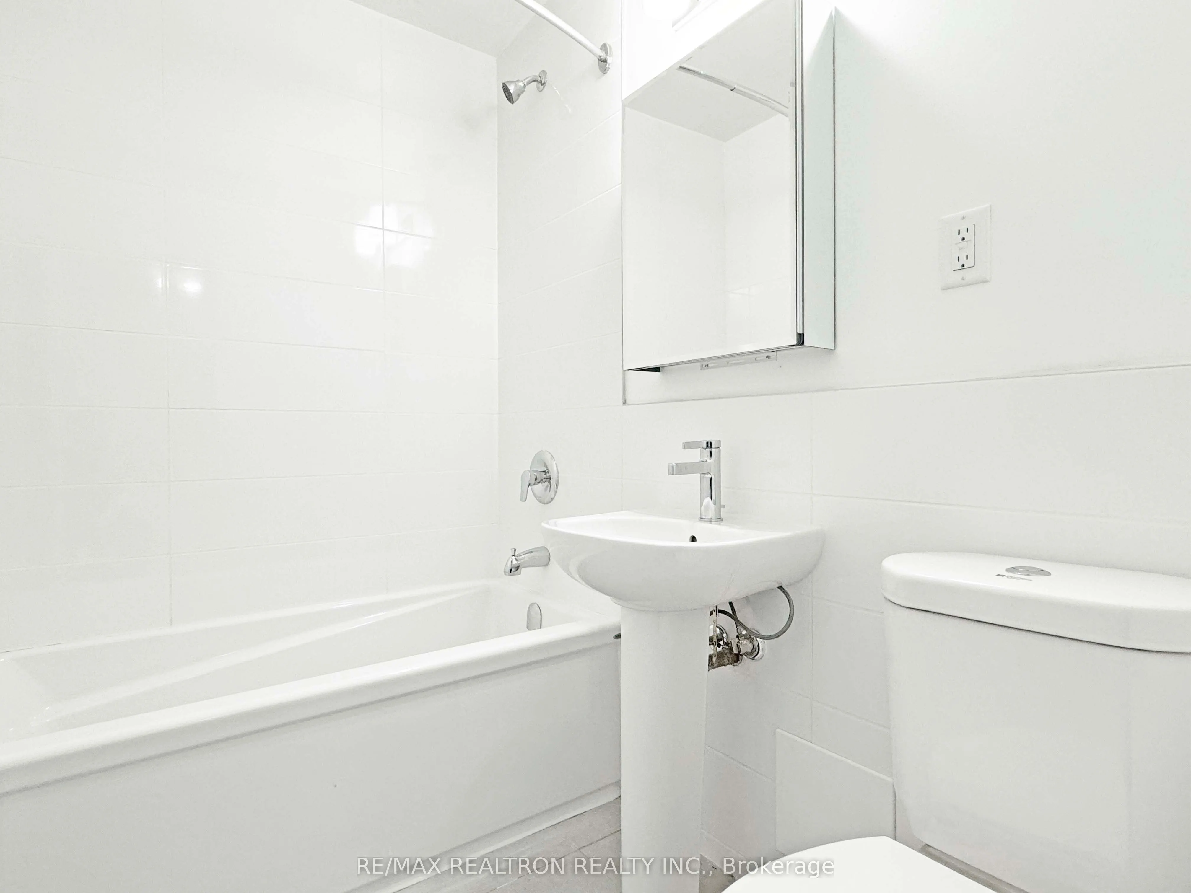 1545 Bathurst Street, #209