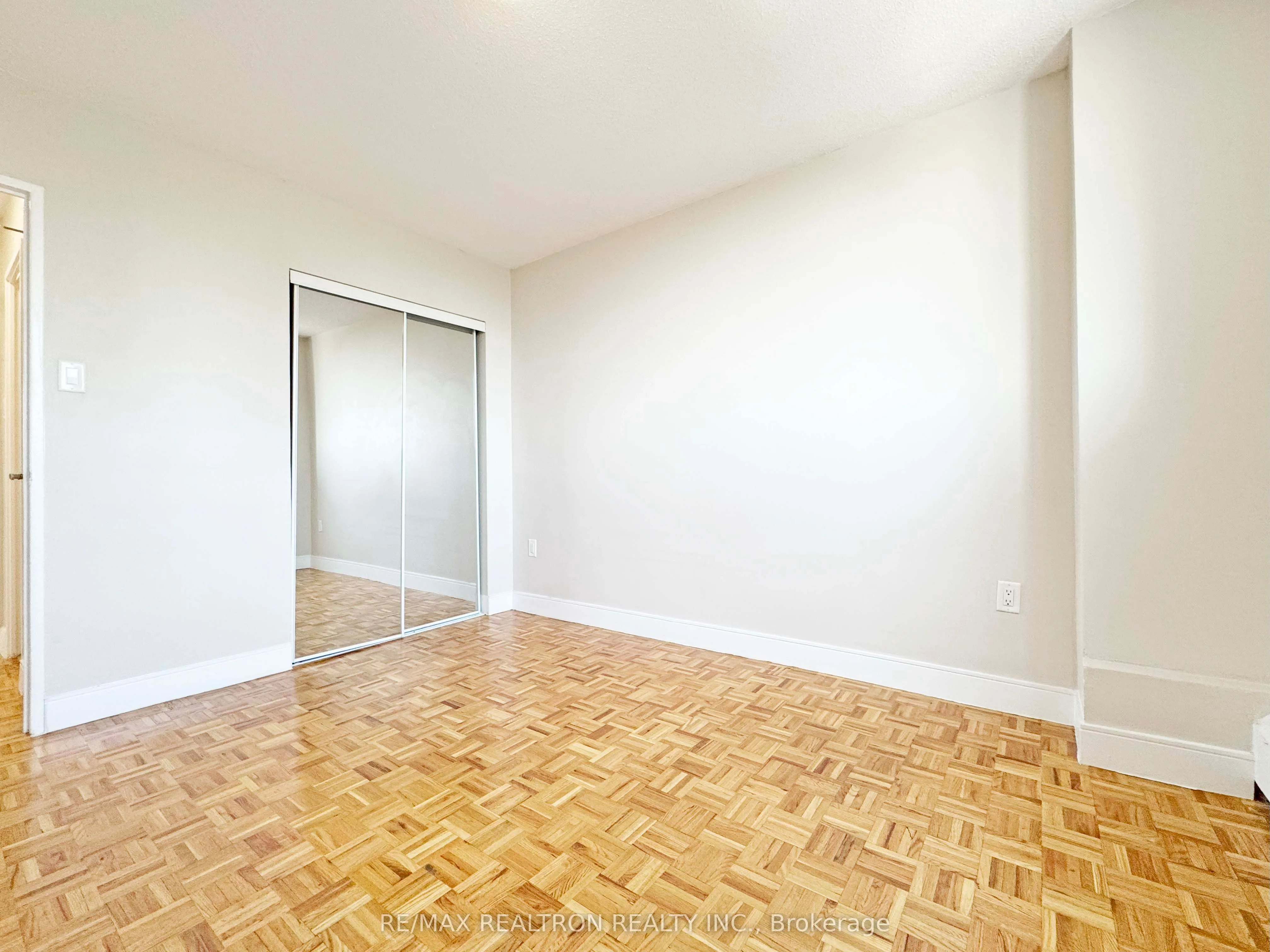 1500 Bathurst Street, #207