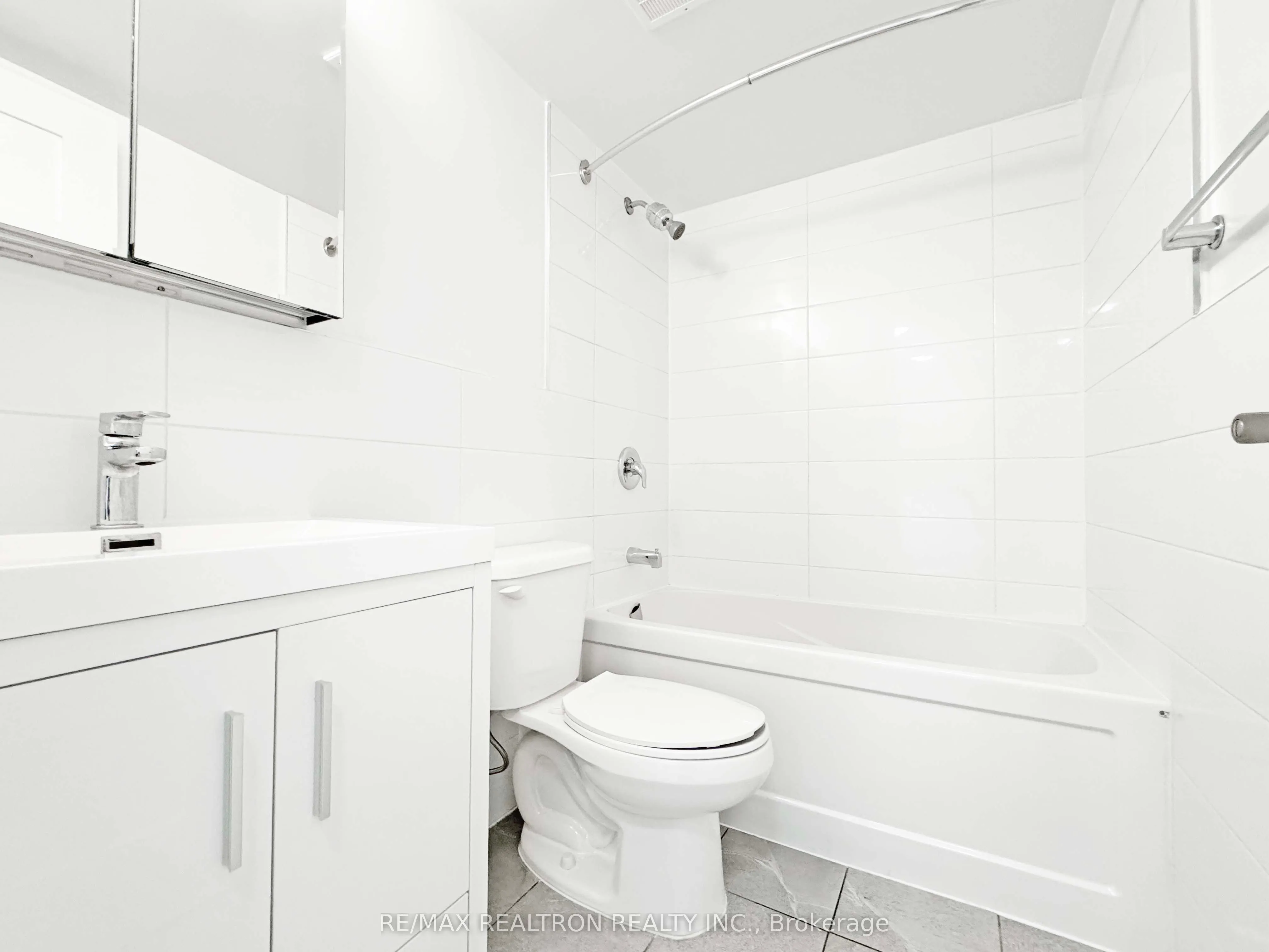 1500 Bathurst Street, #207