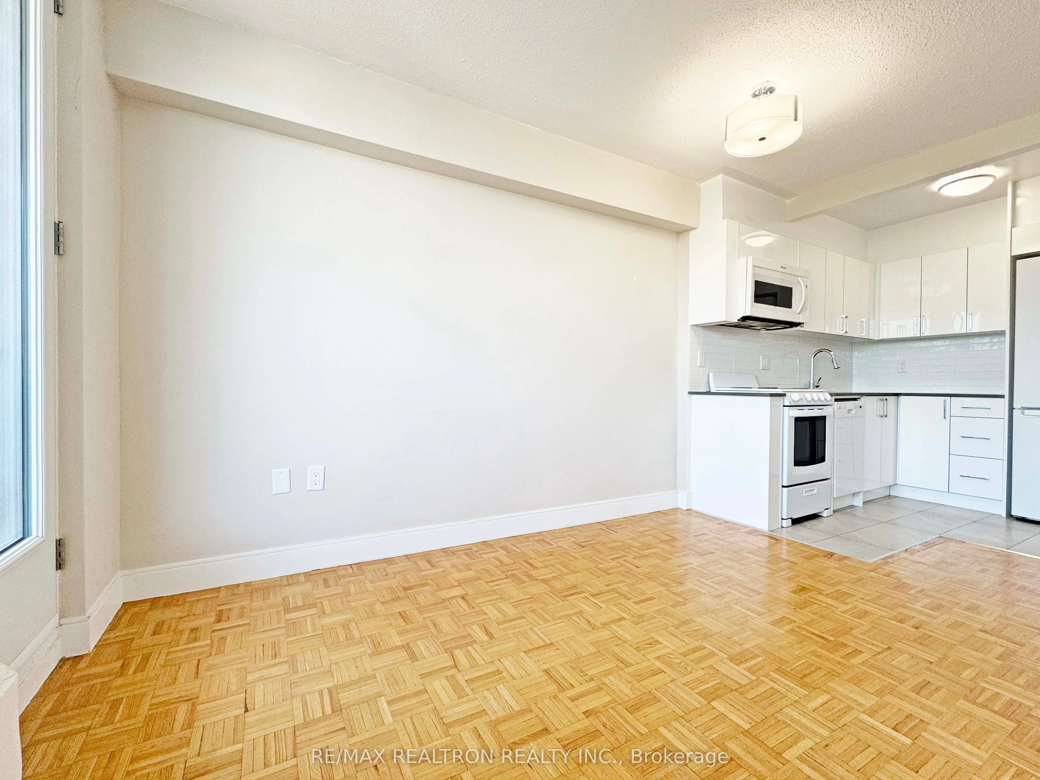 1500 Bathurst Street, #207