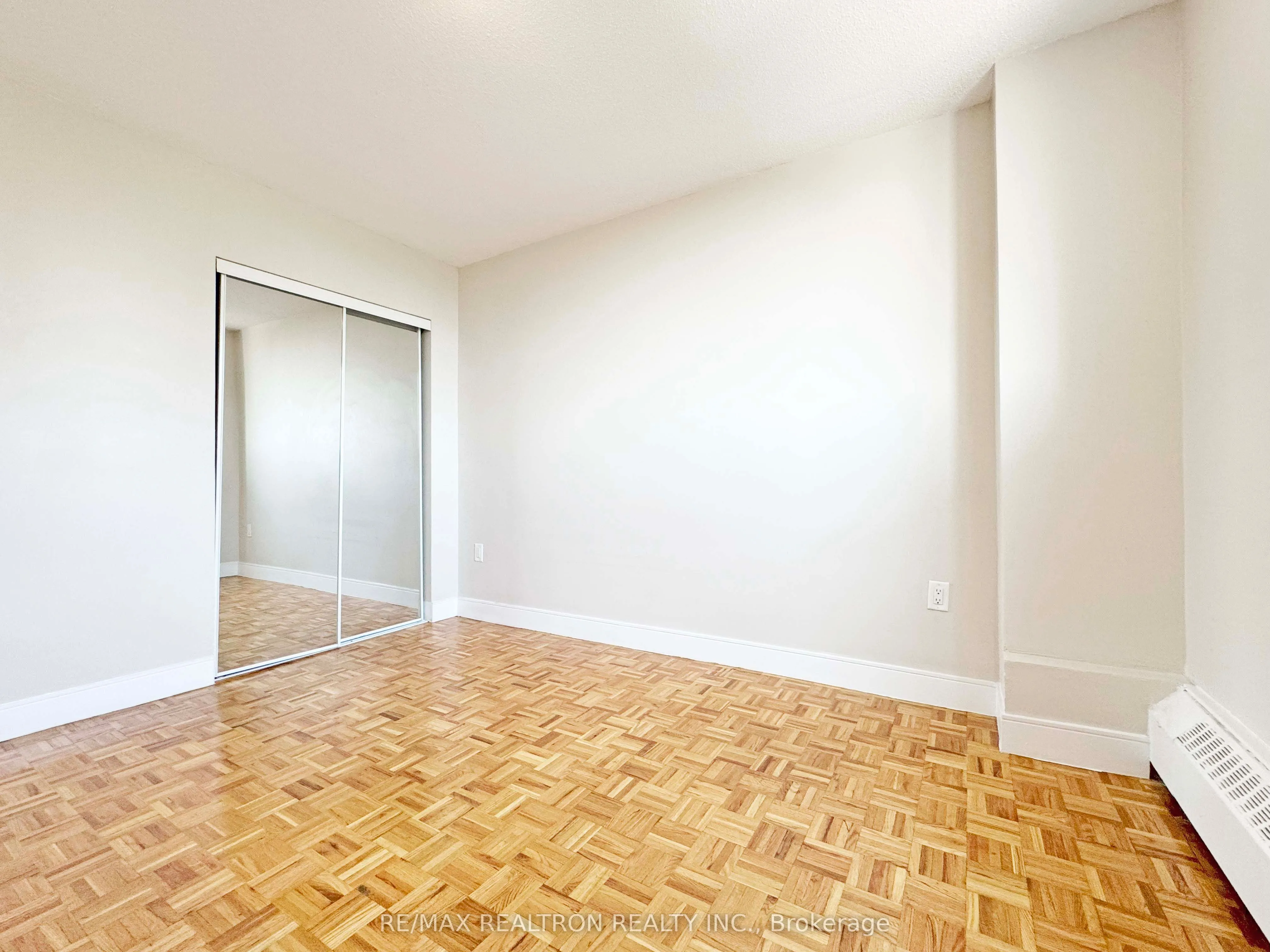 1500 Bathurst Street, #207