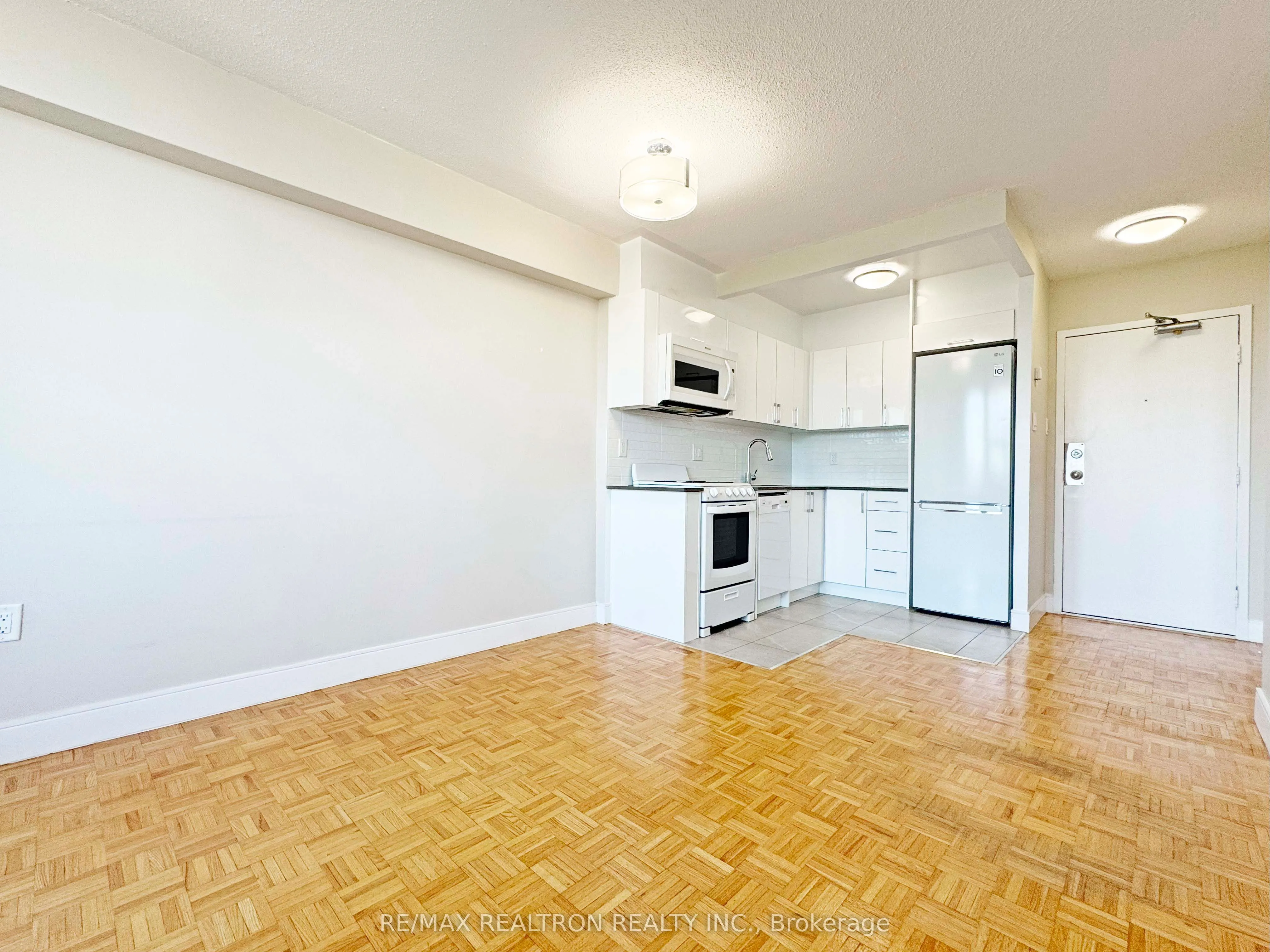 1500 Bathurst Street, #207