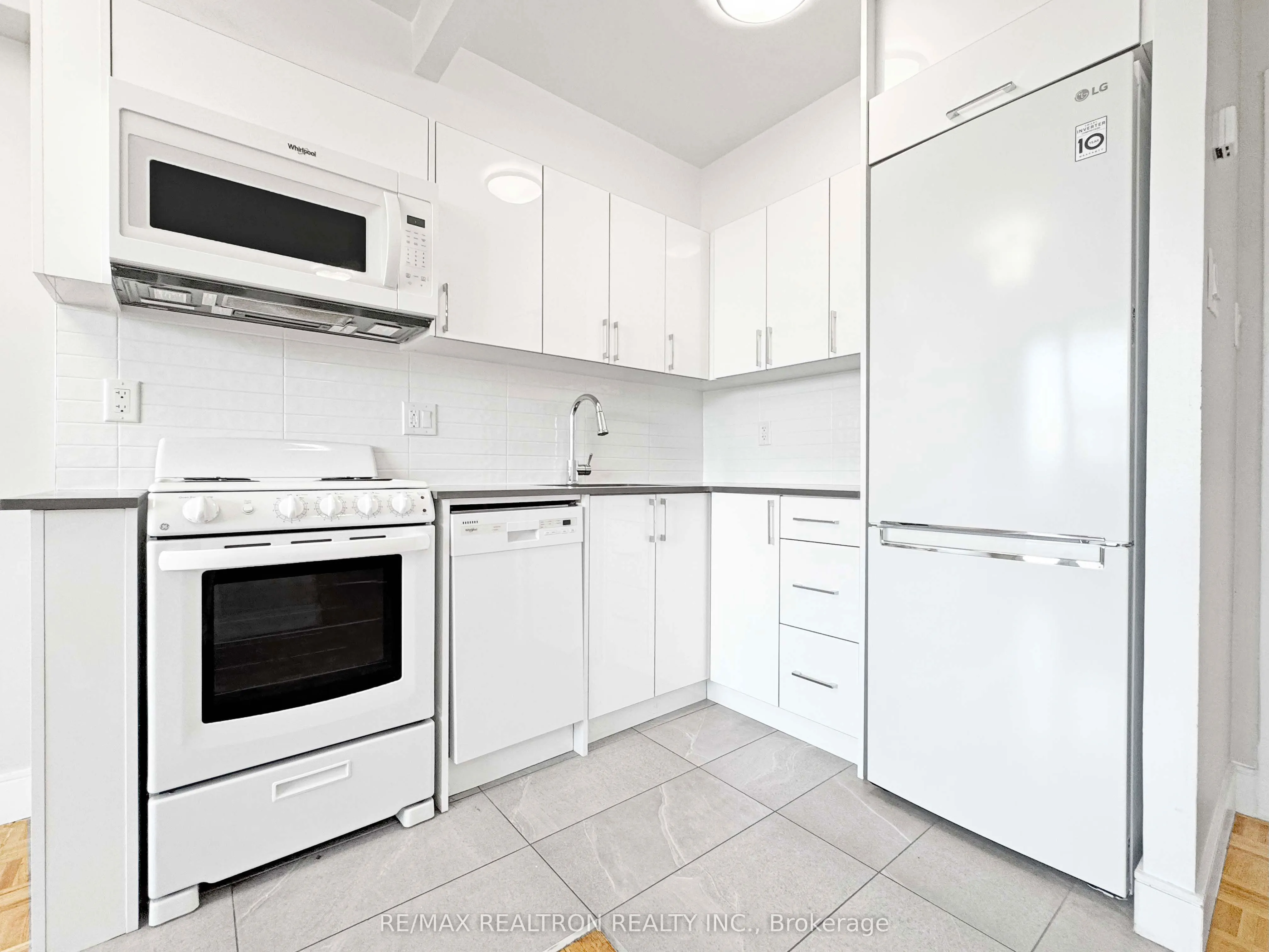 1500 Bathurst Street, #207