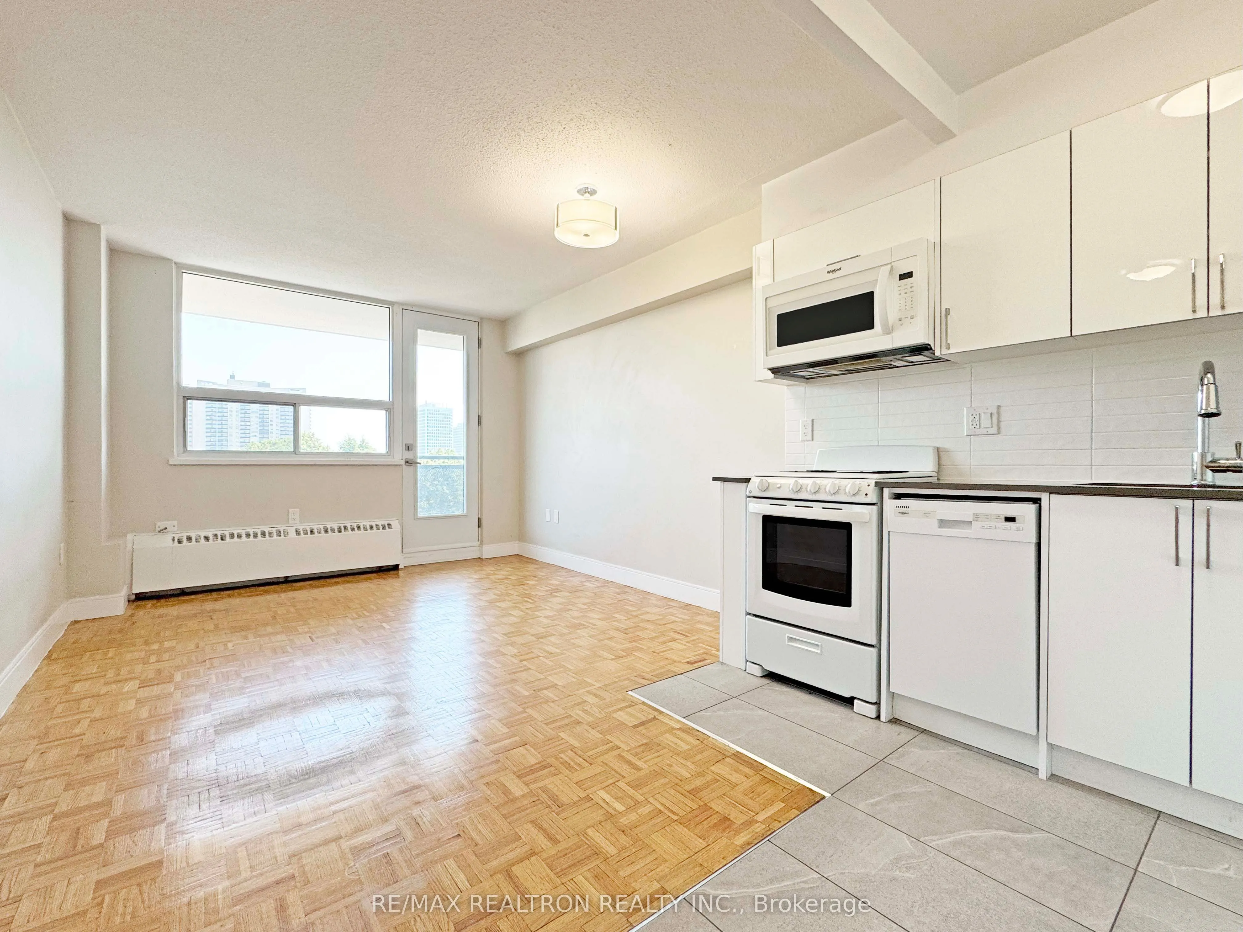 1500 Bathurst Street, #207
