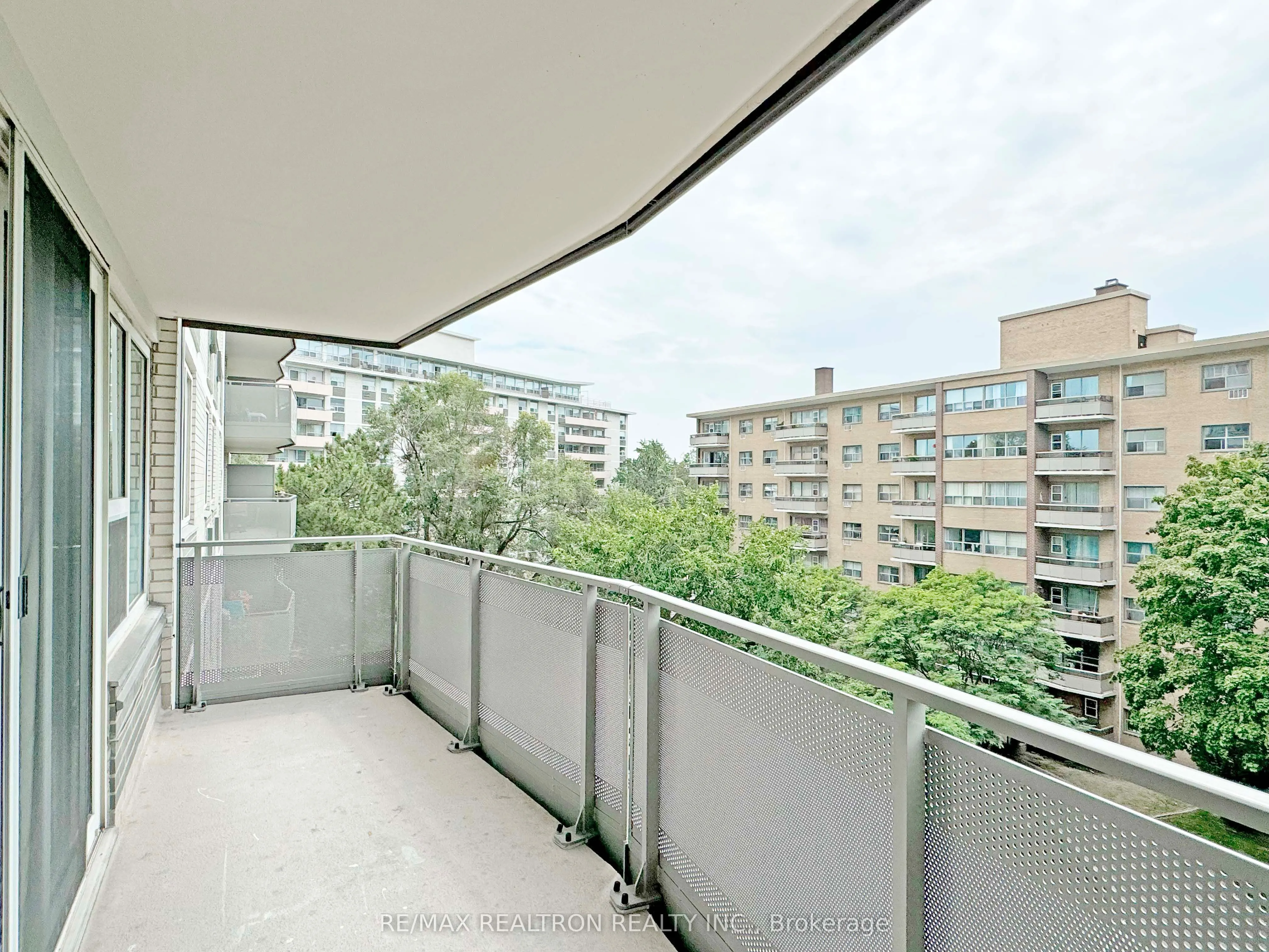 10 Shallmar Boulevard, #407