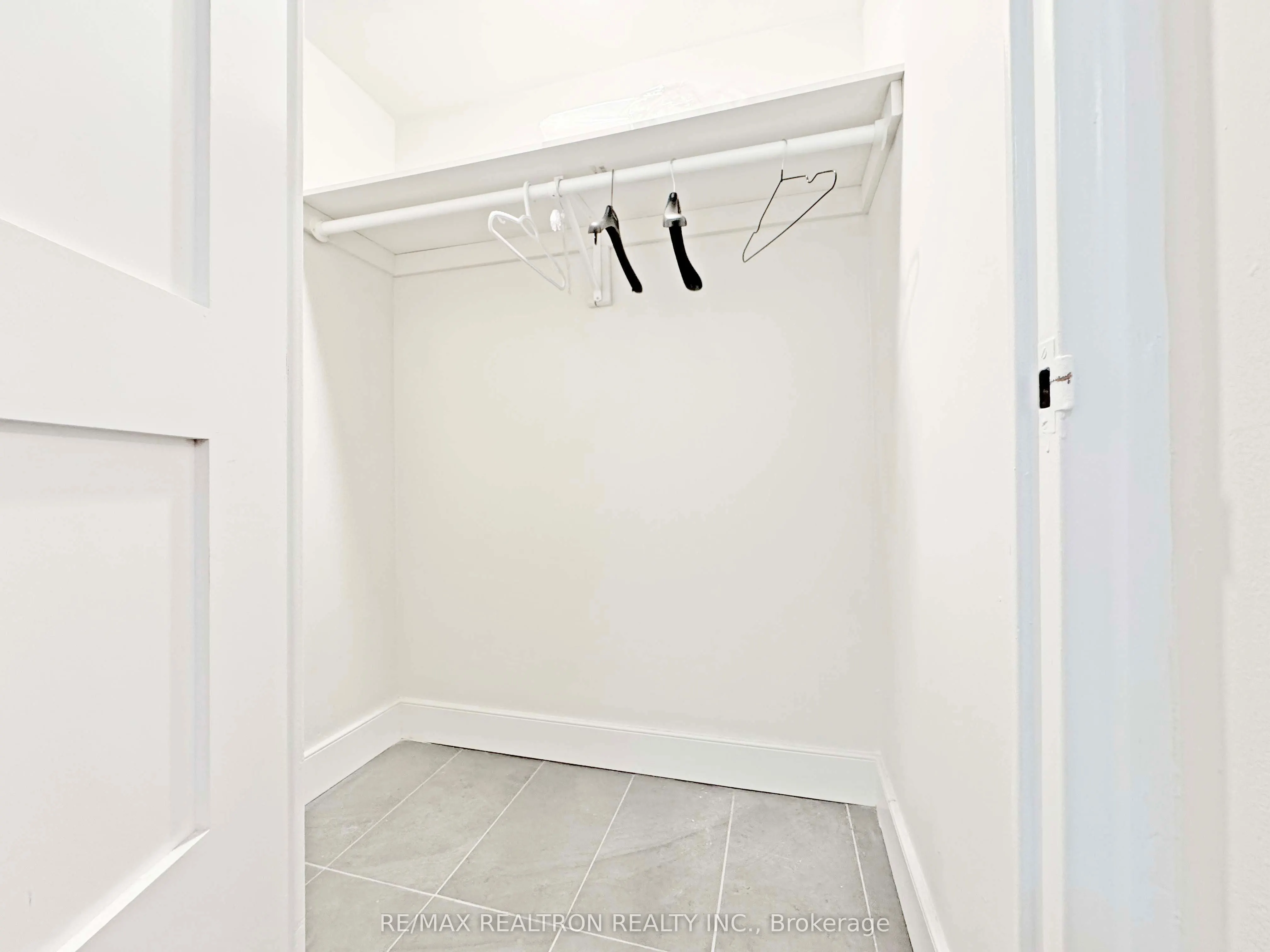 10 Shallmar Boulevard, #205