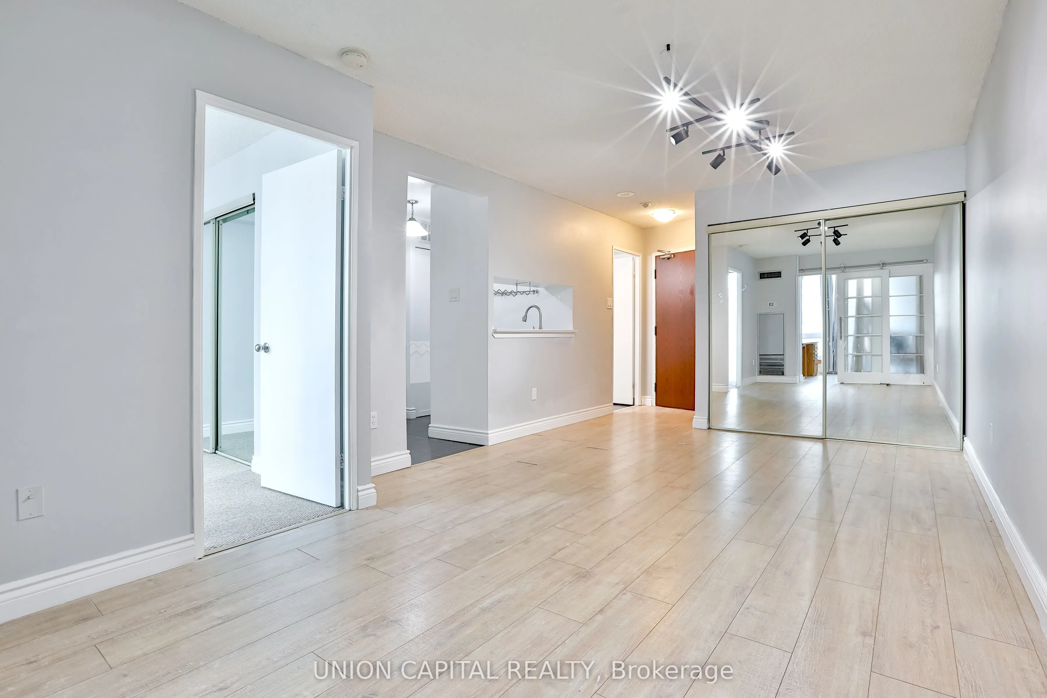 1055 Bay Street, #2209