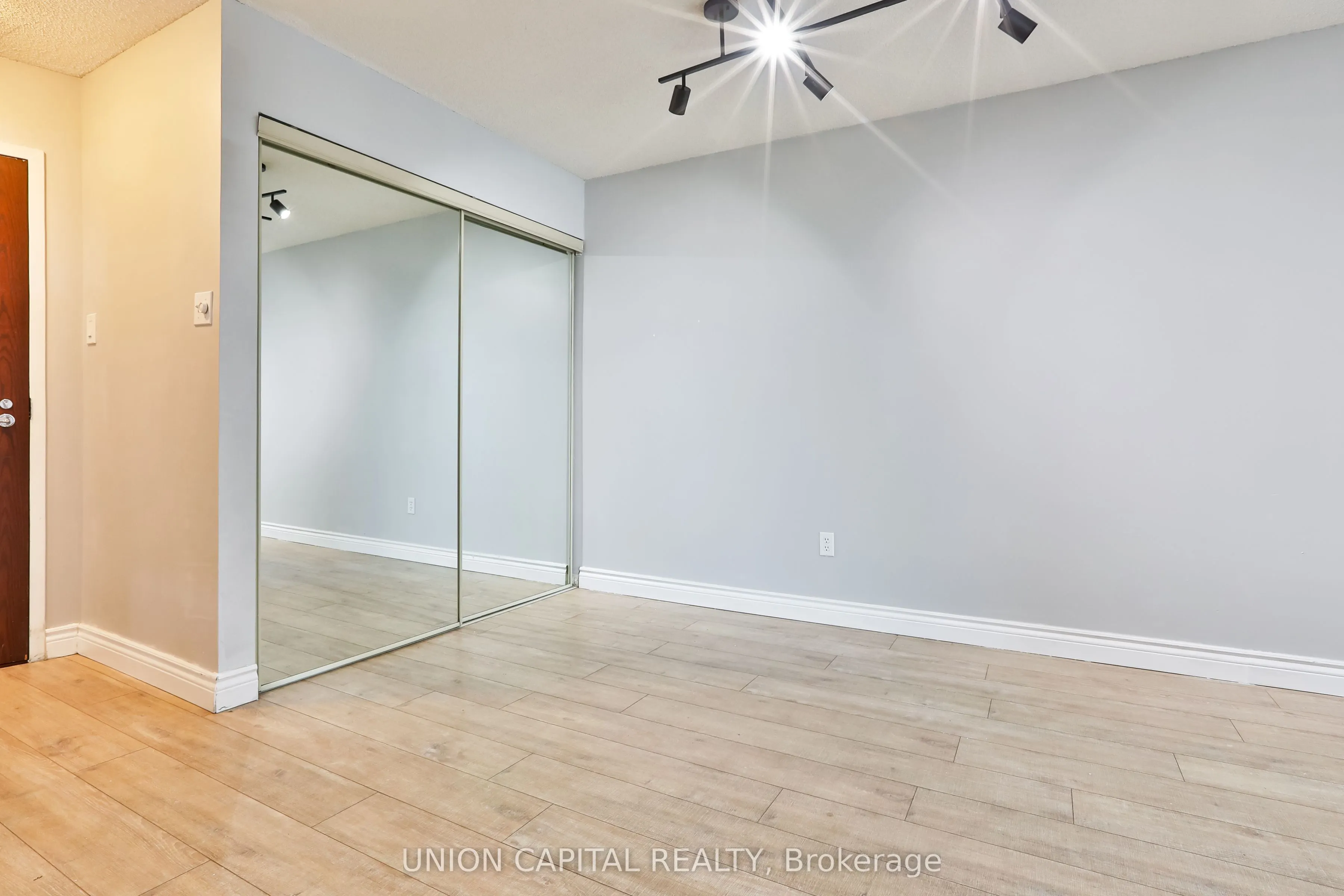 1055 Bay Street, #2209