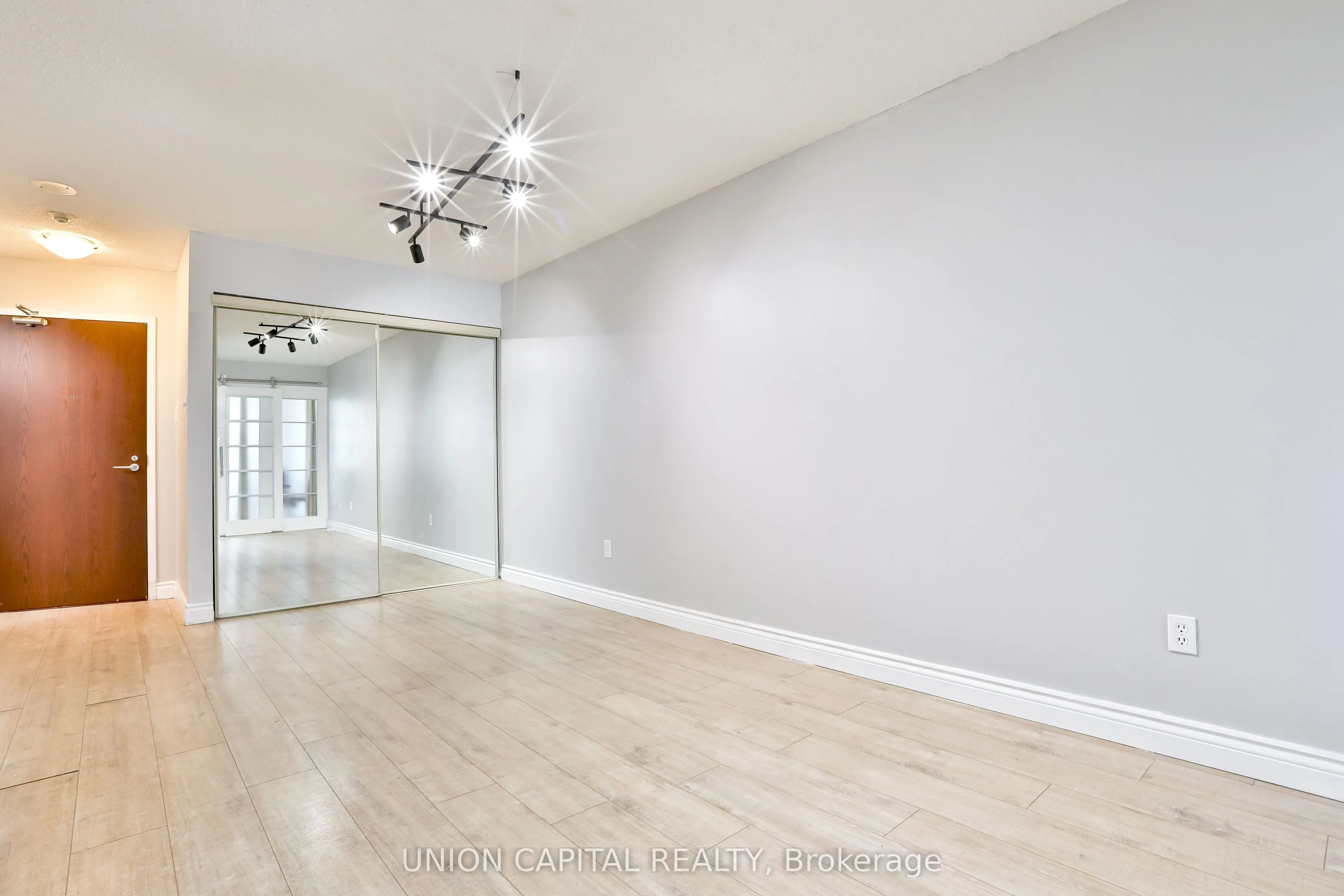 1055 Bay Street, #2209