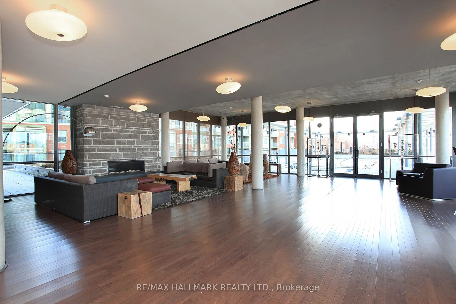 33 Mill Street, #817