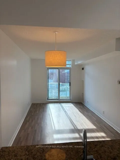 212 Eglinton Avenue E, #1506