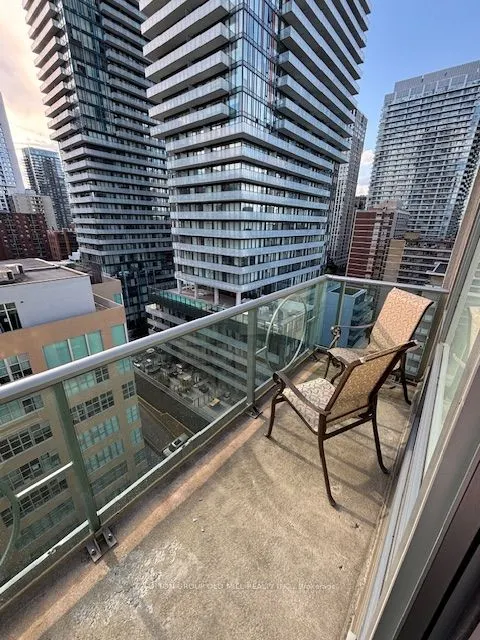 212 Eglinton Avenue E, #1506