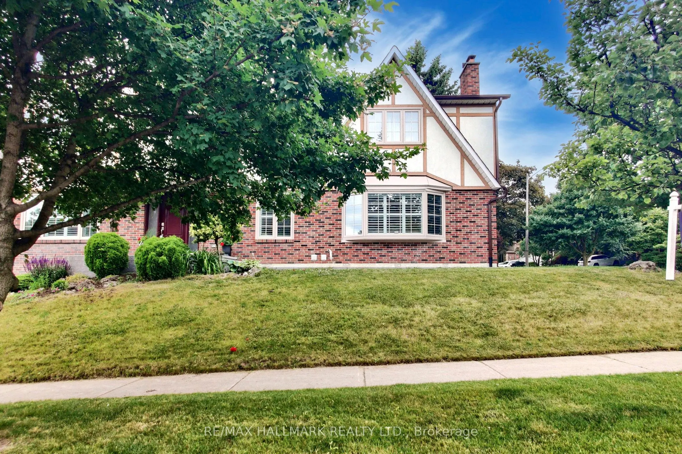 2 Butterfield Drive