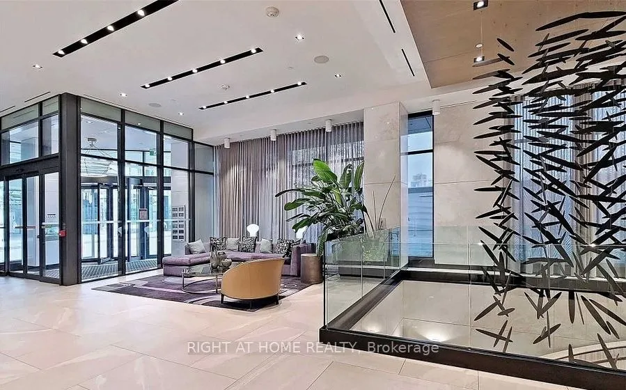 1 Edgewater Dr Drive, #422