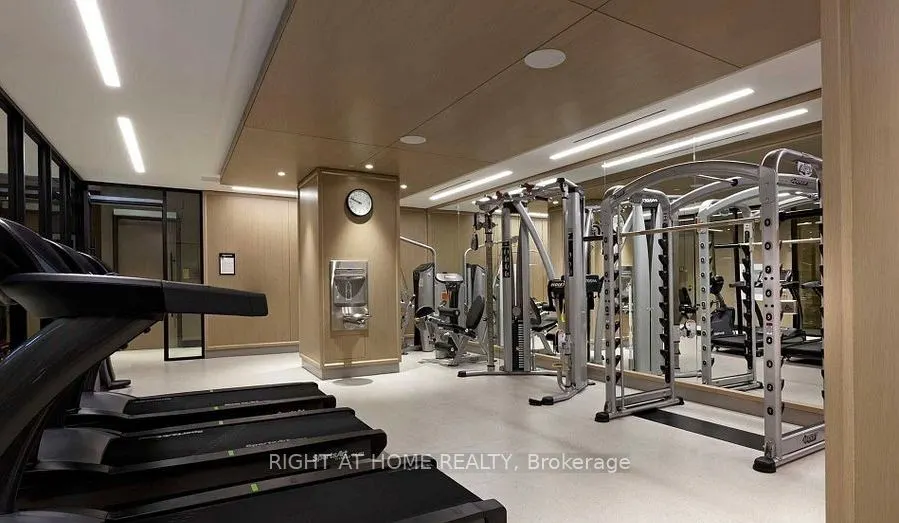1 Edgewater Dr Drive, #422