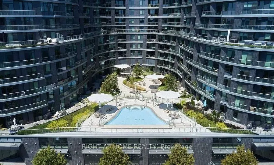 1 Edgewater Dr Drive, #422