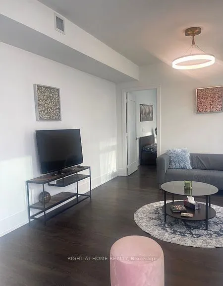 1 Edgewater Dr Drive, #422
