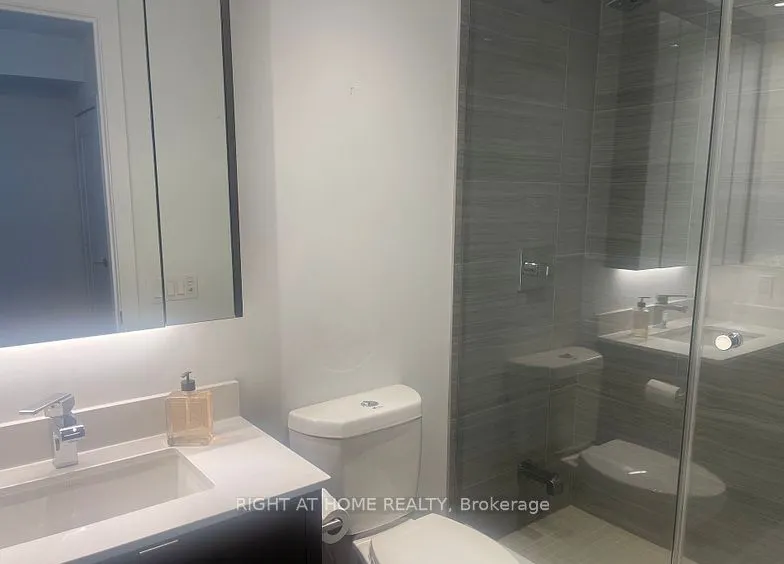 1 Edgewater Dr Drive, #422