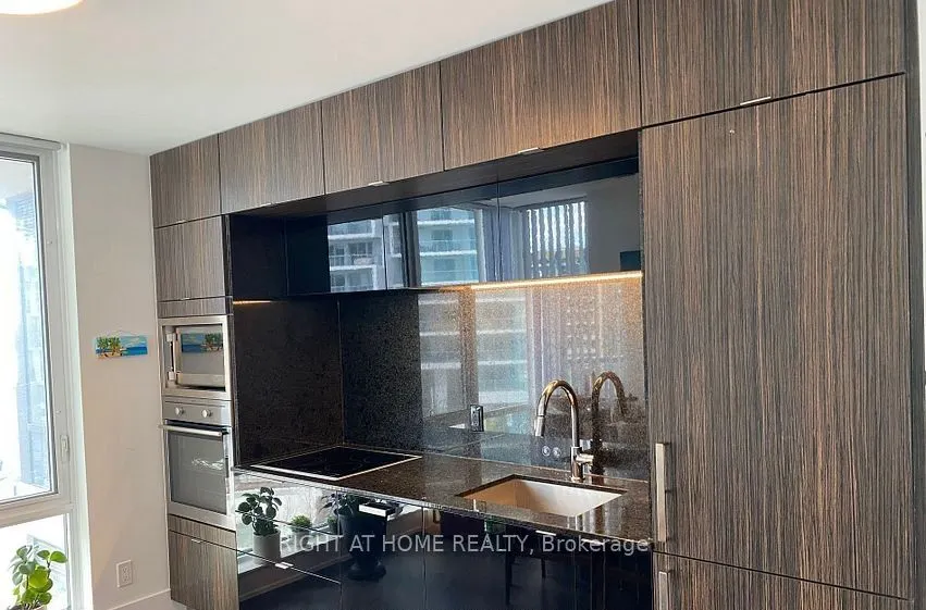 1 Edgewater Dr Drive, #422