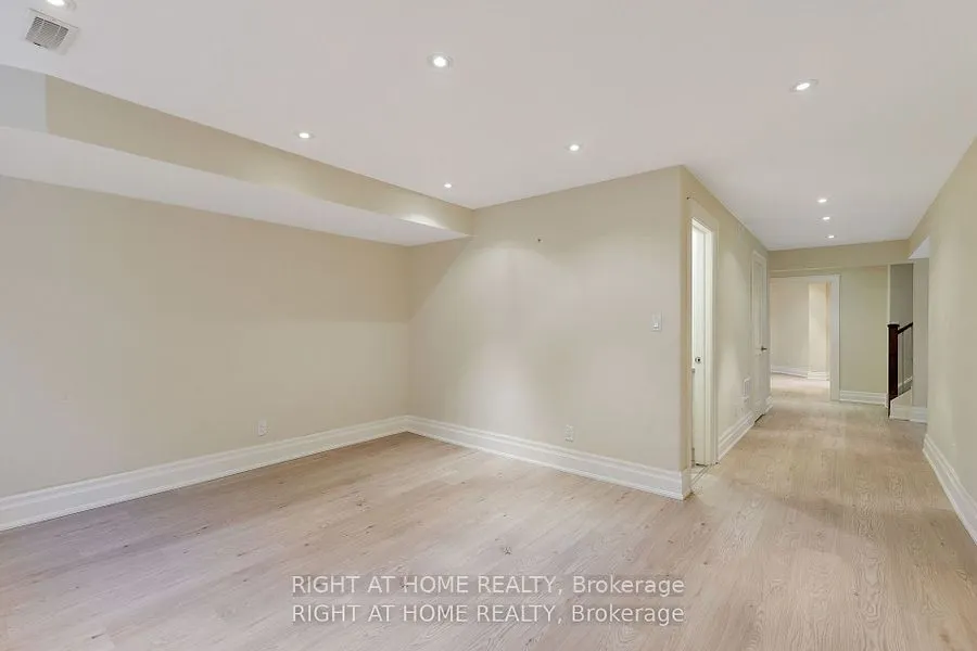 8 Rutherglen Road
