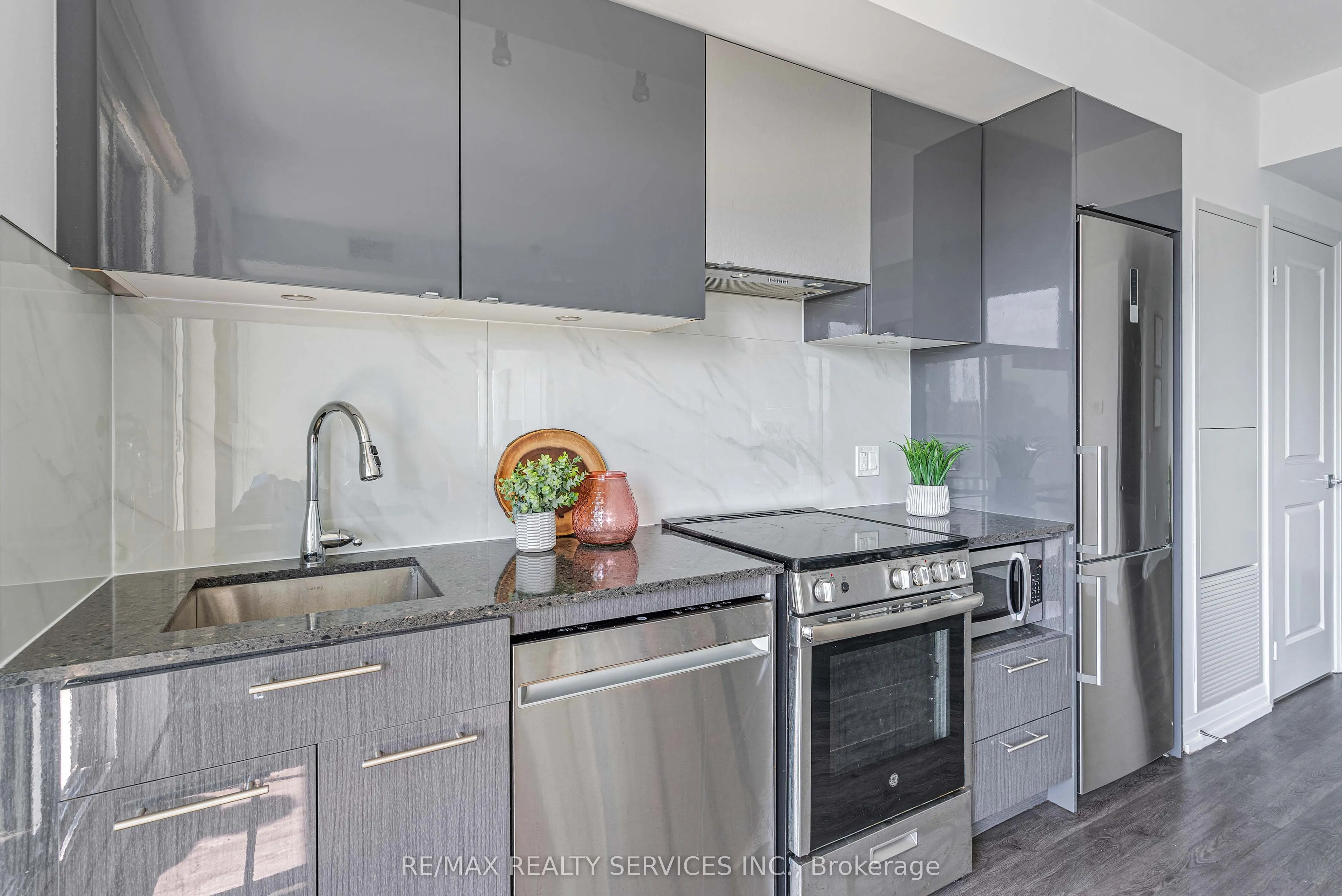 251 Jarvis Street, #11