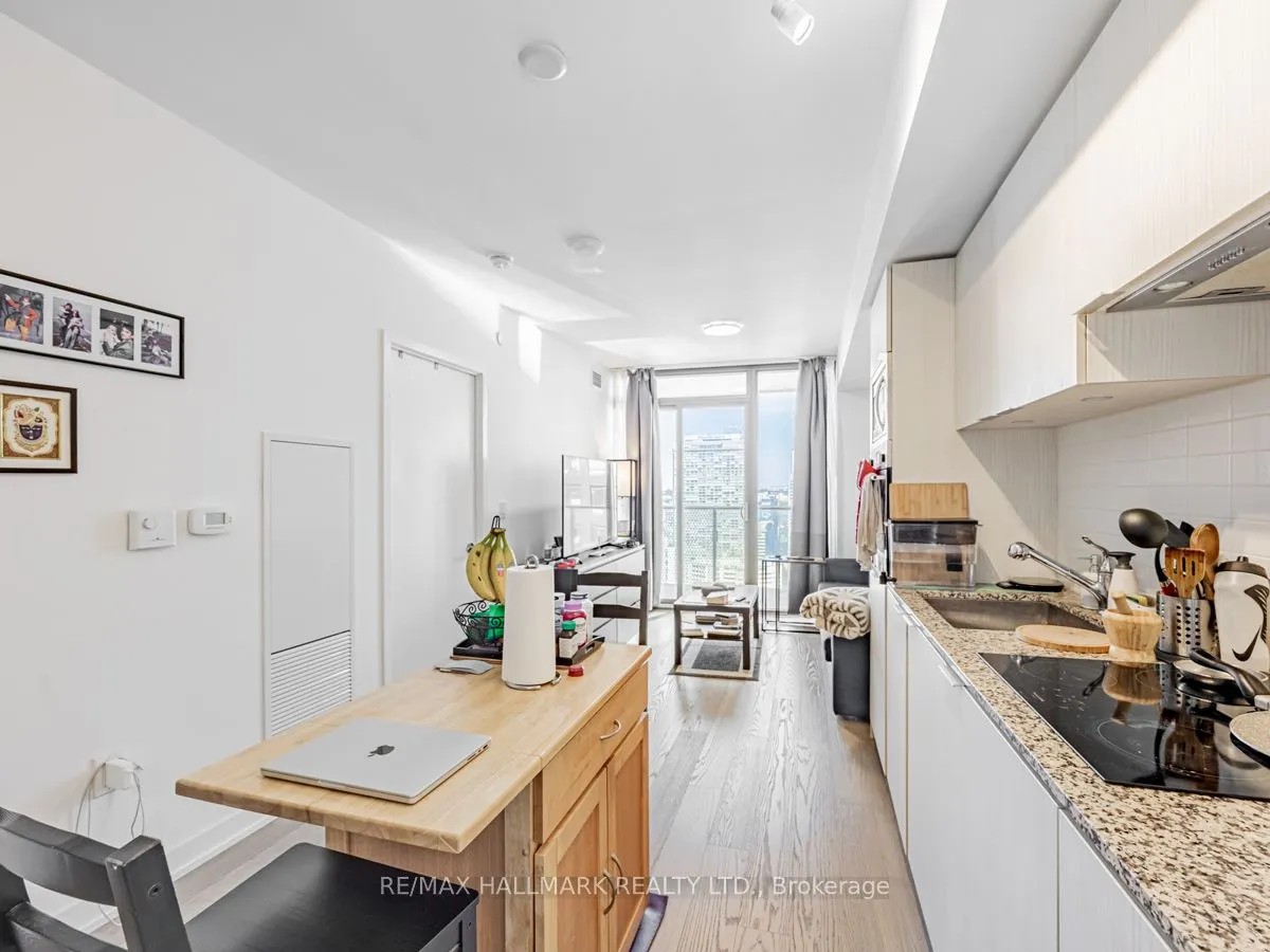 11 Wellesley Street W, #3909
