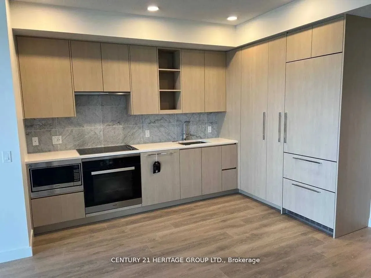95 Mcmahon Drive, #3308