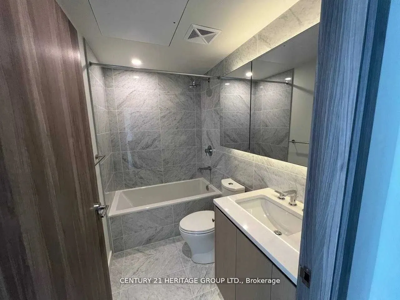 95 Mcmahon Drive, #3308