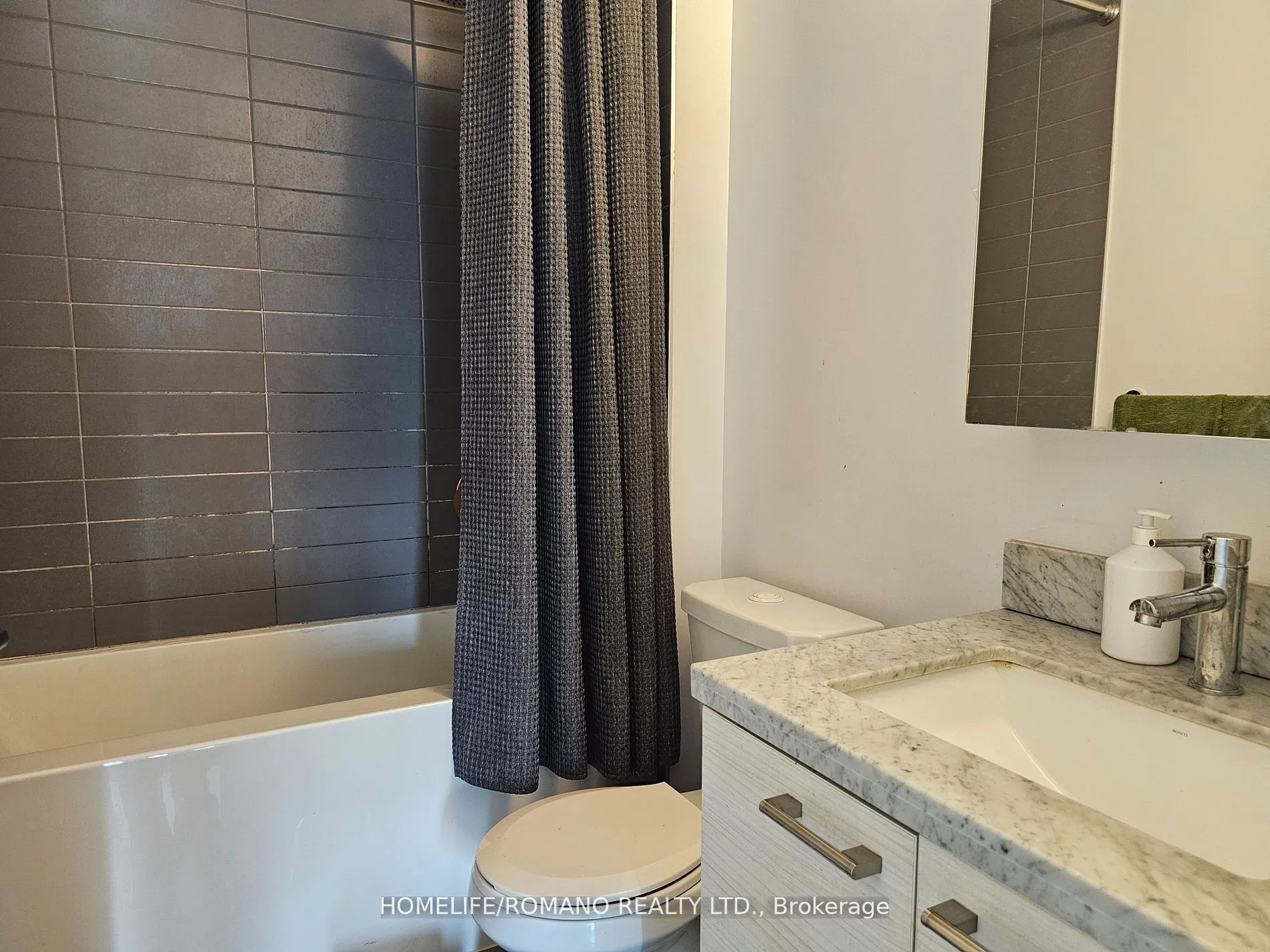 2221 Yonge Street, #4008