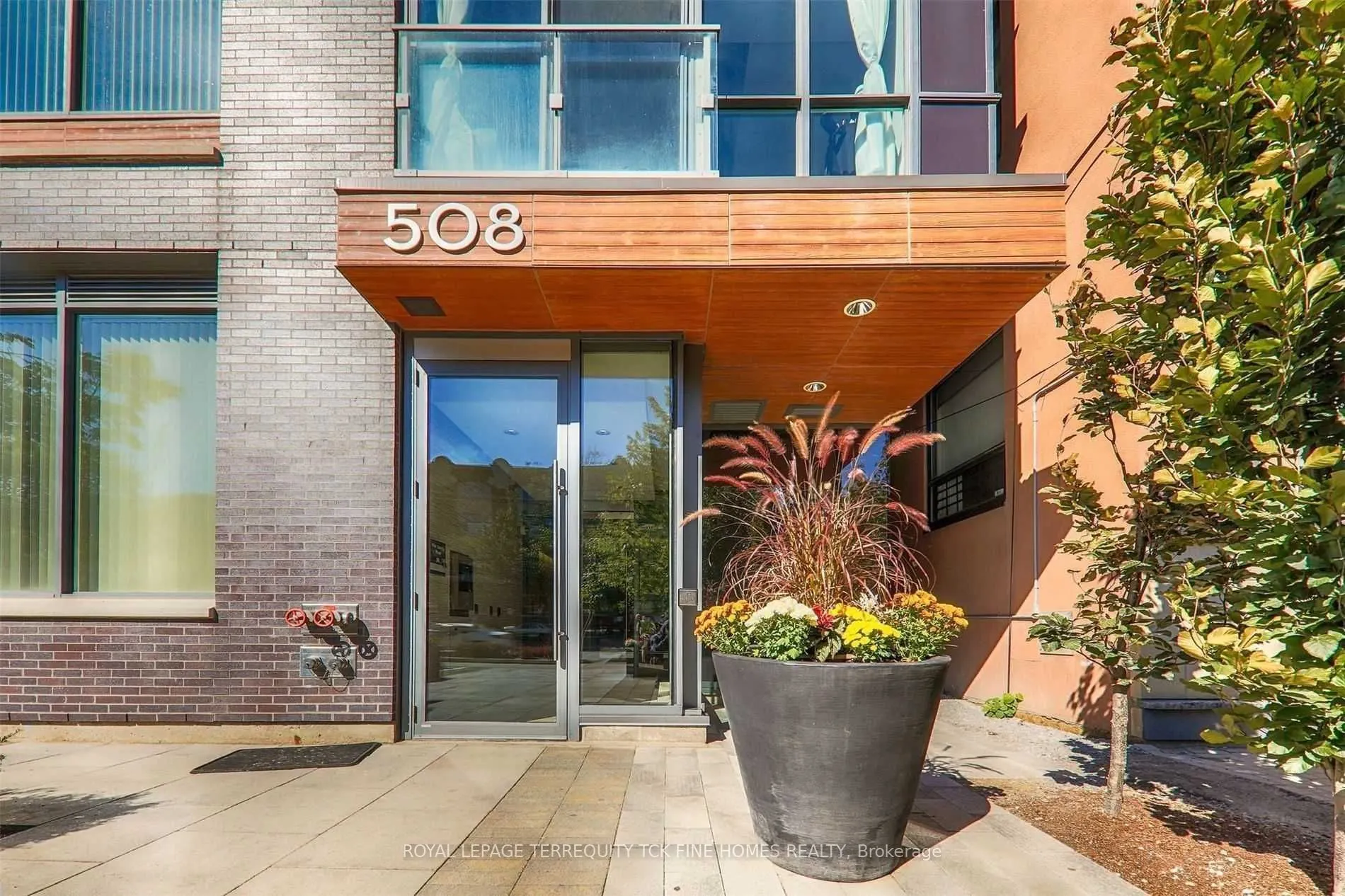 508 Wellington Street W, #1003