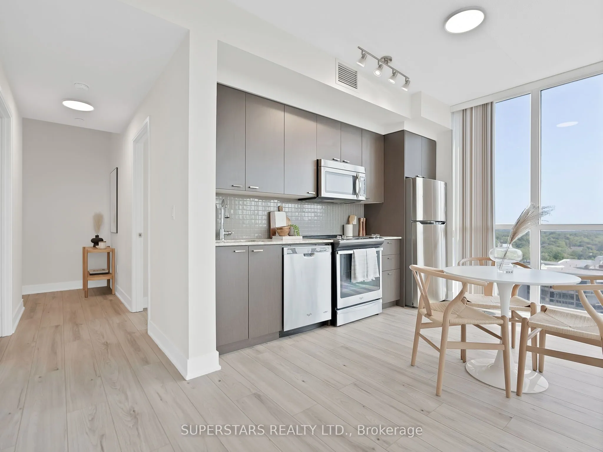 88 Sheppard Avenue E, #1802