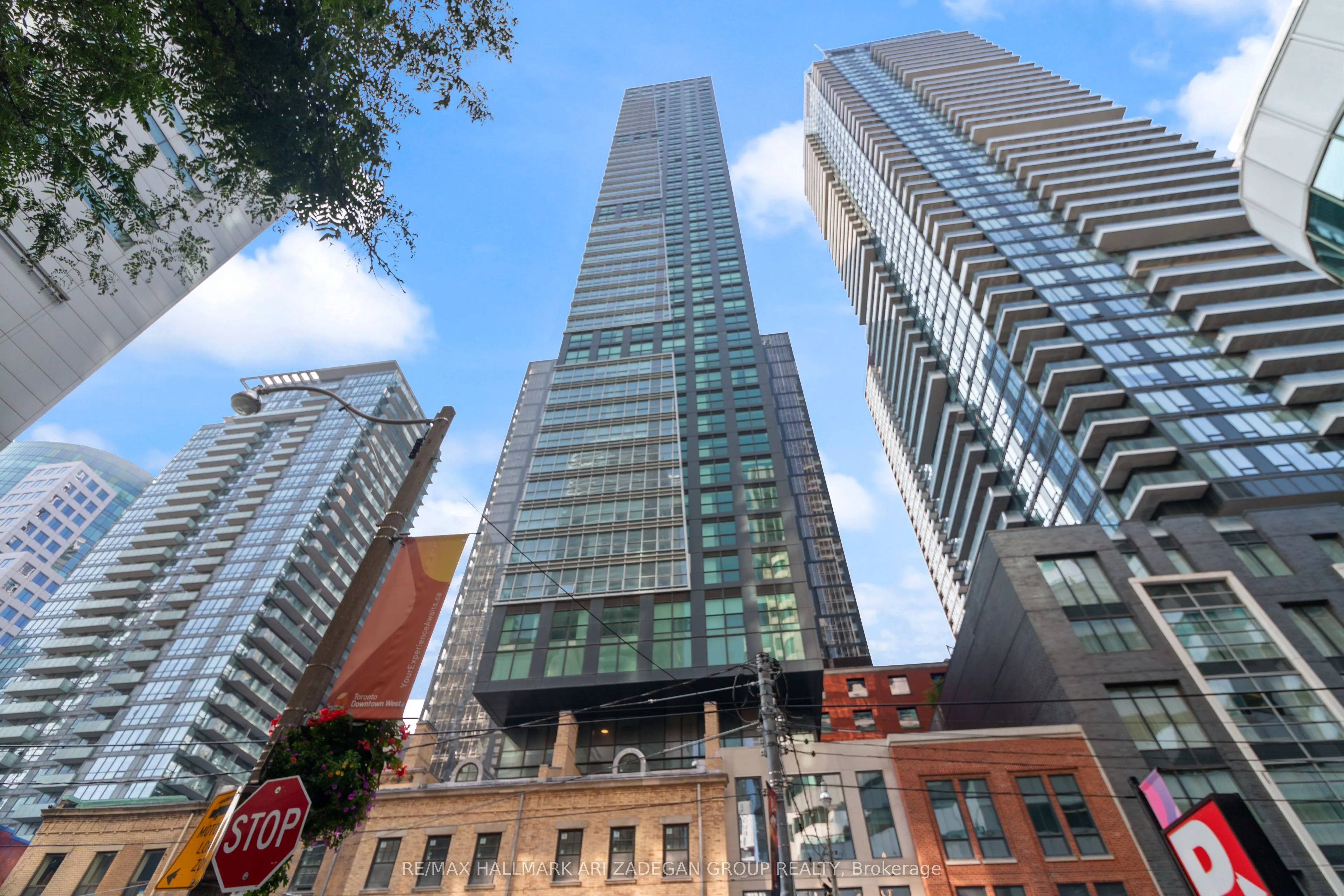 327 King Street W, #4003