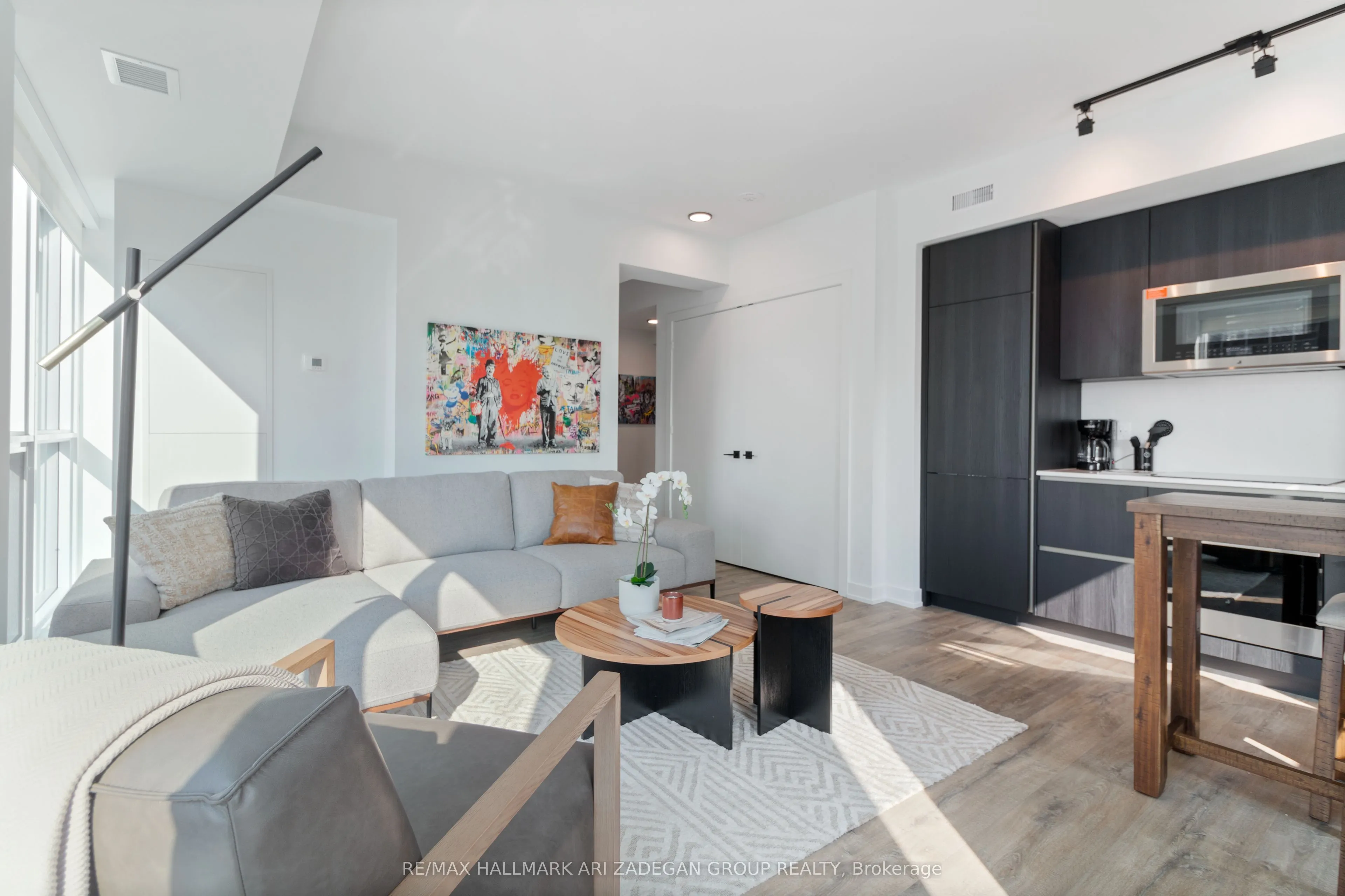 327 King Street W, #4003