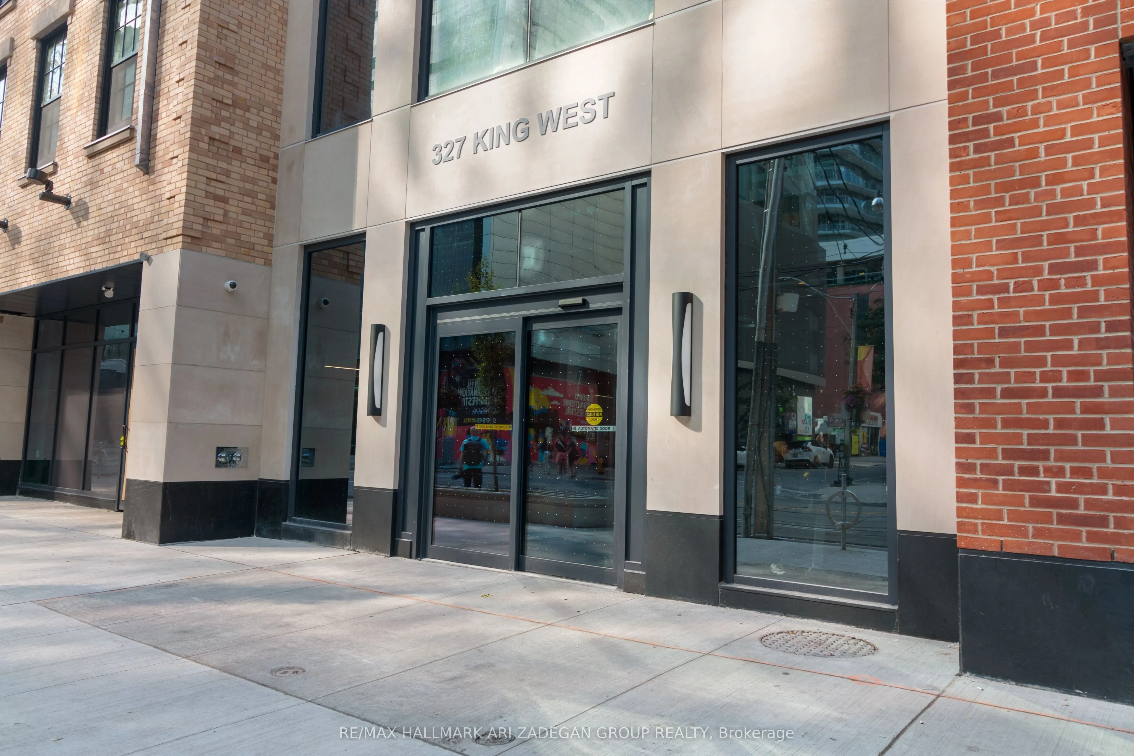 327 King Street W, #4003