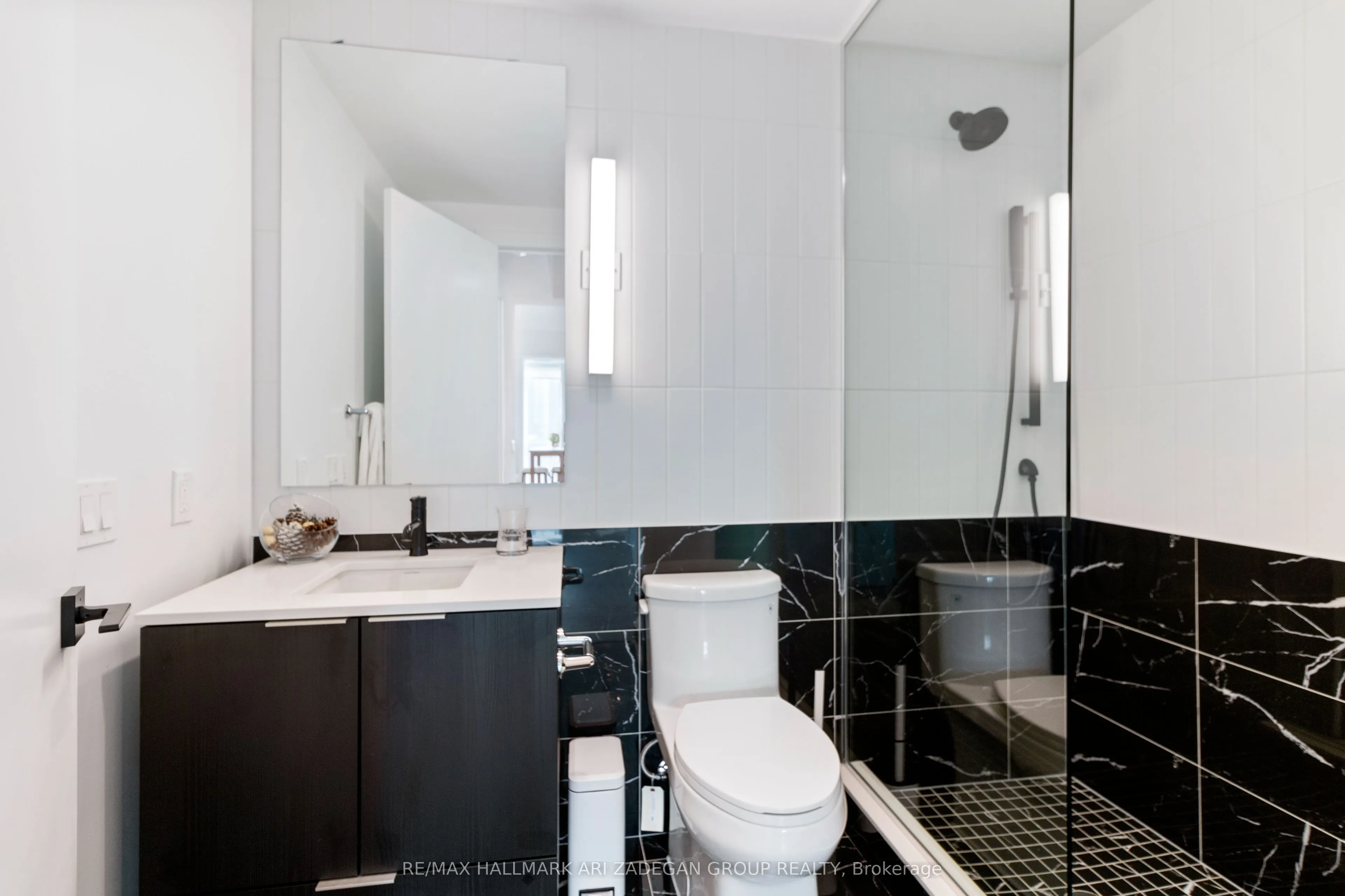 327 King Street W, #4003