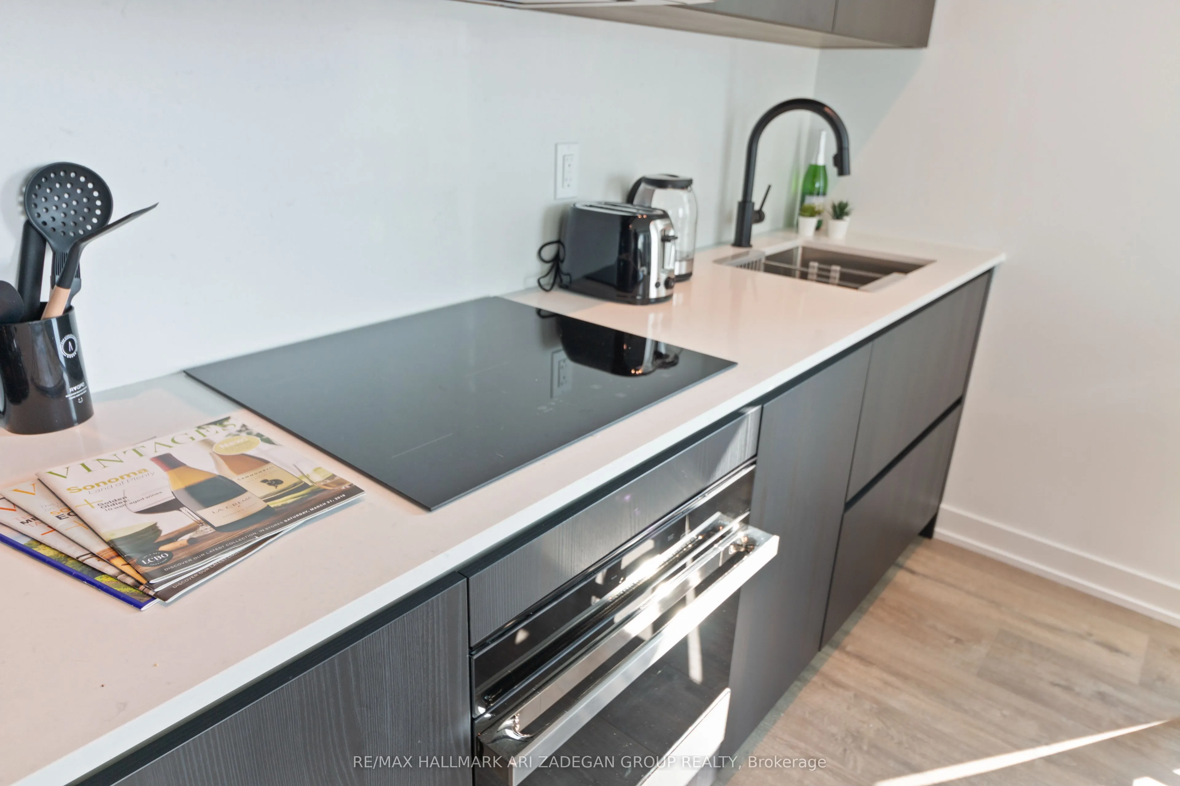 327 King Street W, #4003