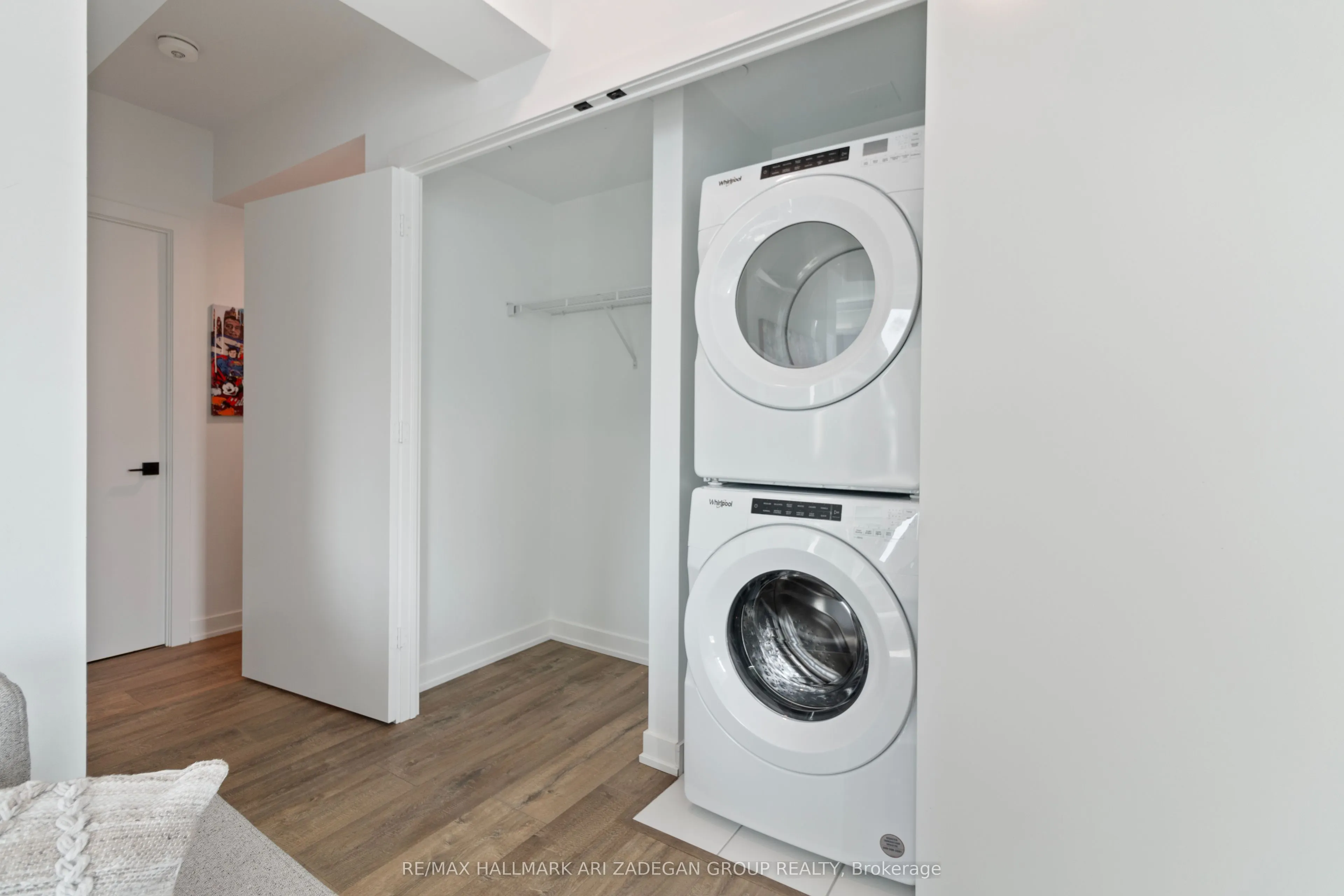327 King Street W, #4003
