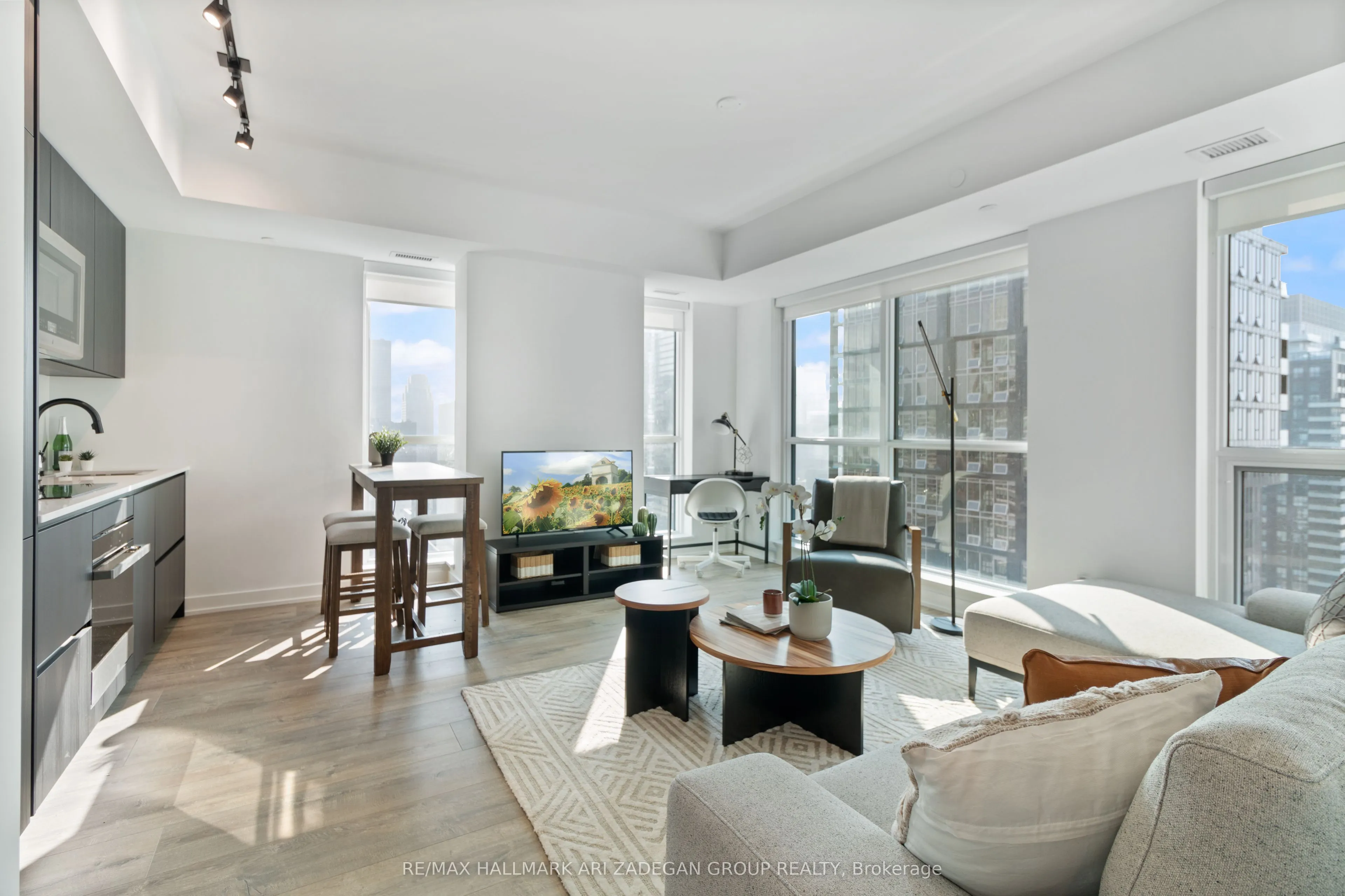 327 King Street W, #4003