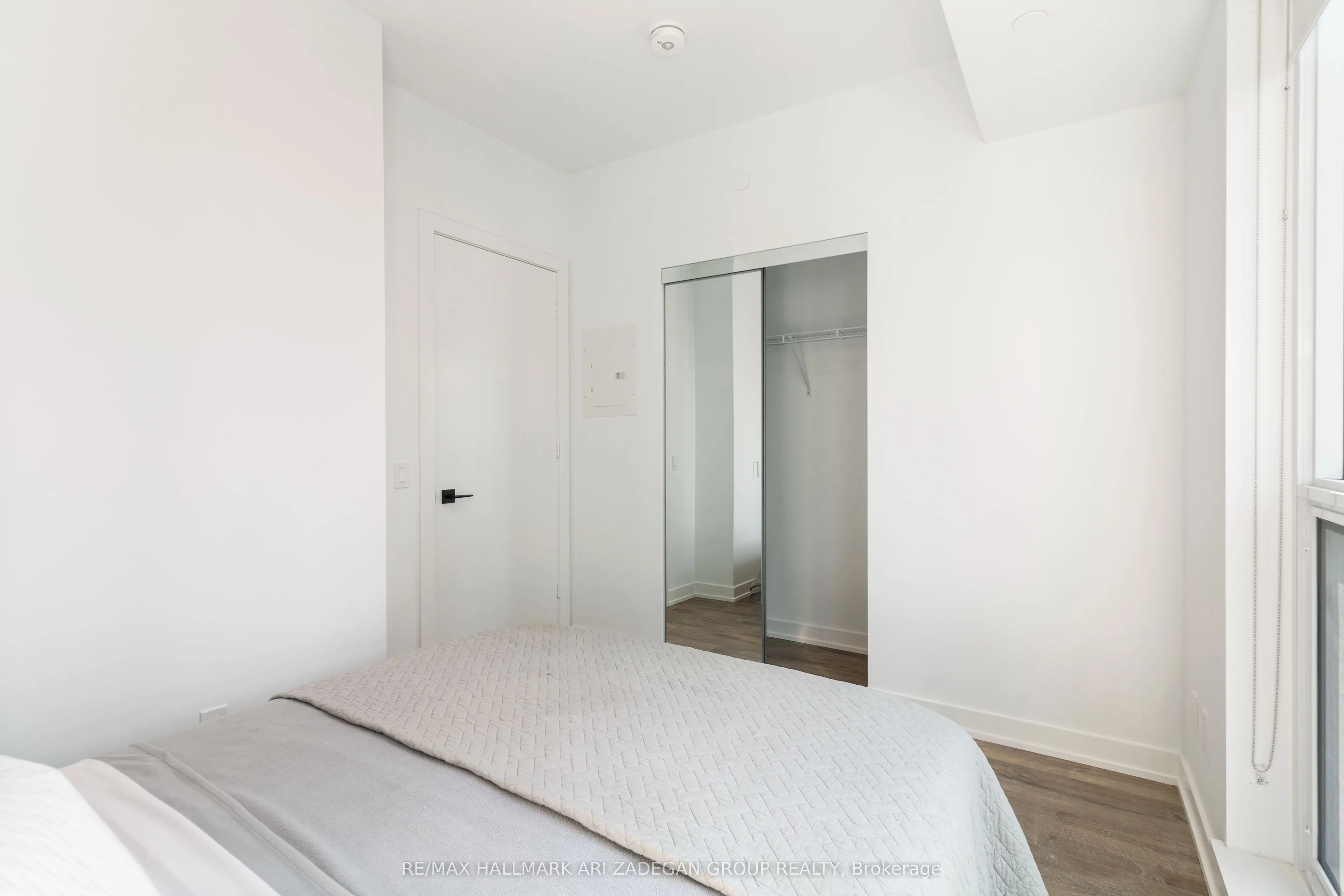 327 King Street W, #4003