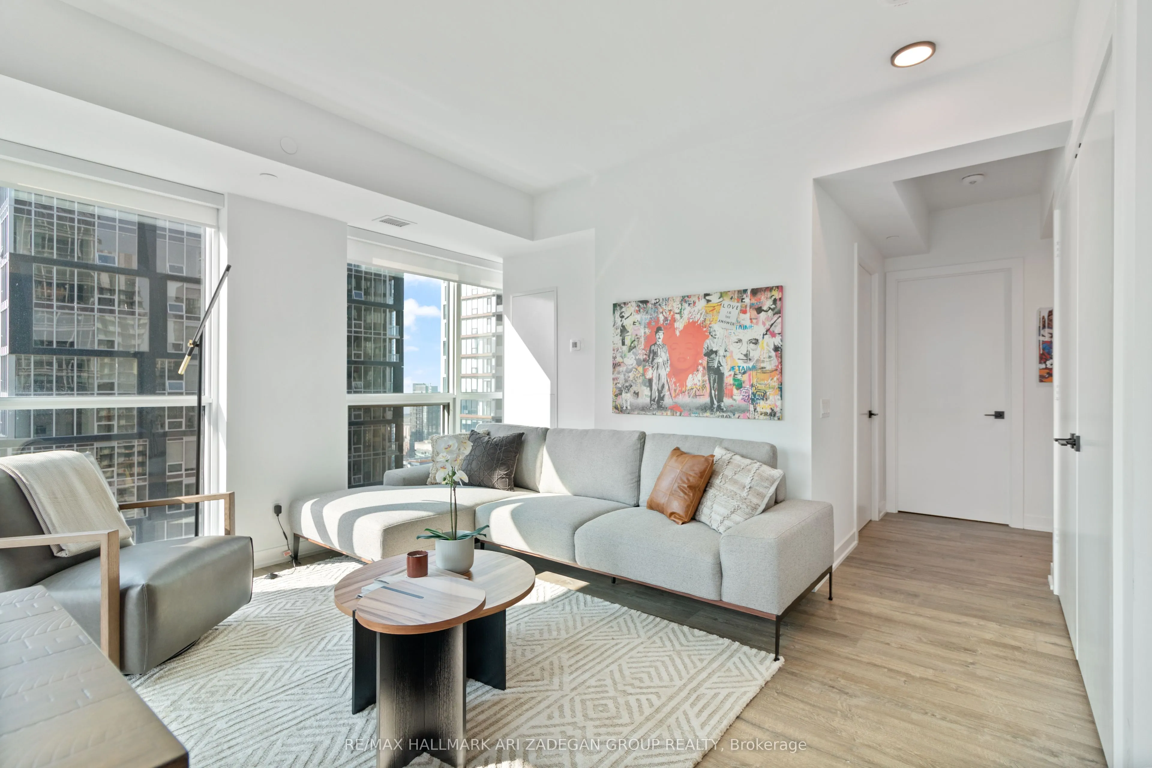 327 King Street W, #4003