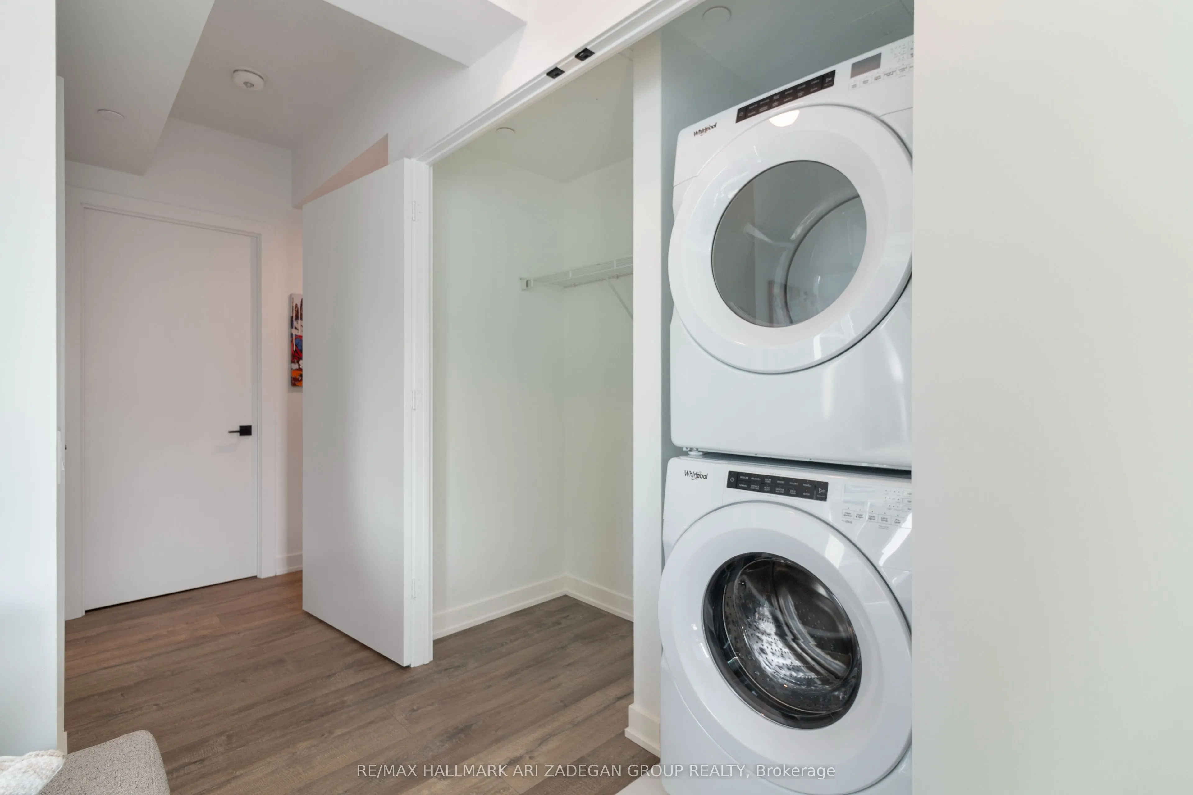 327 King Street W, #4003